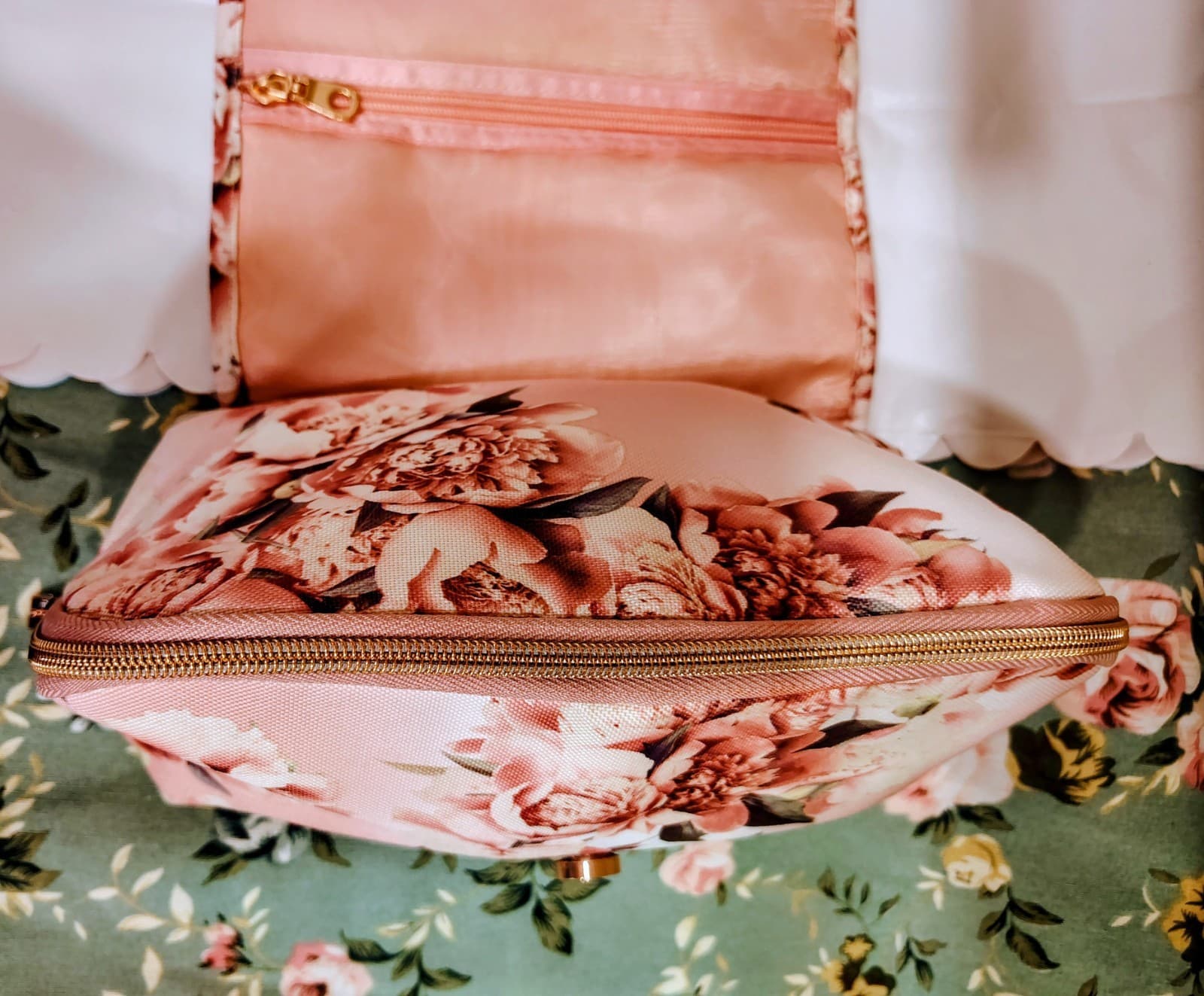 NWOT Sophia Joy Pink Floral Makeup Travel Organizer - Thumbnail 9