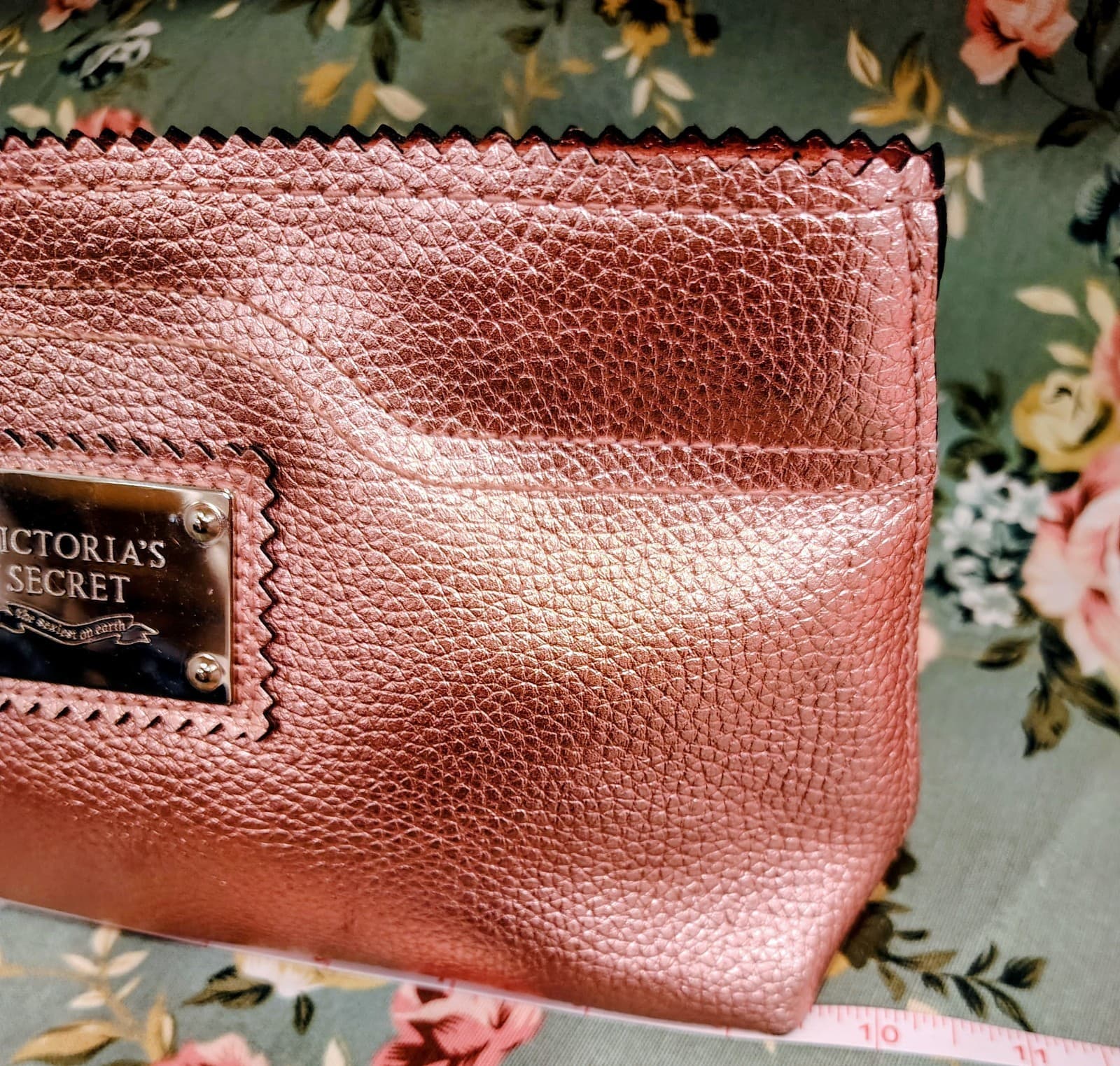 Victoria's Secret NWOT Metallic Rose Pebbles Faux Leather Clutch Makeup Bag - Thumbnail 8