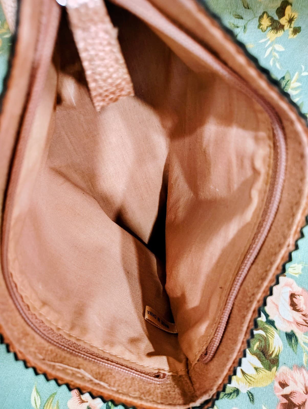 Victoria's Secret NWOT Metallic Rose Pebbles Faux Leather Clutch Makeup Bag - Thumbnail 7