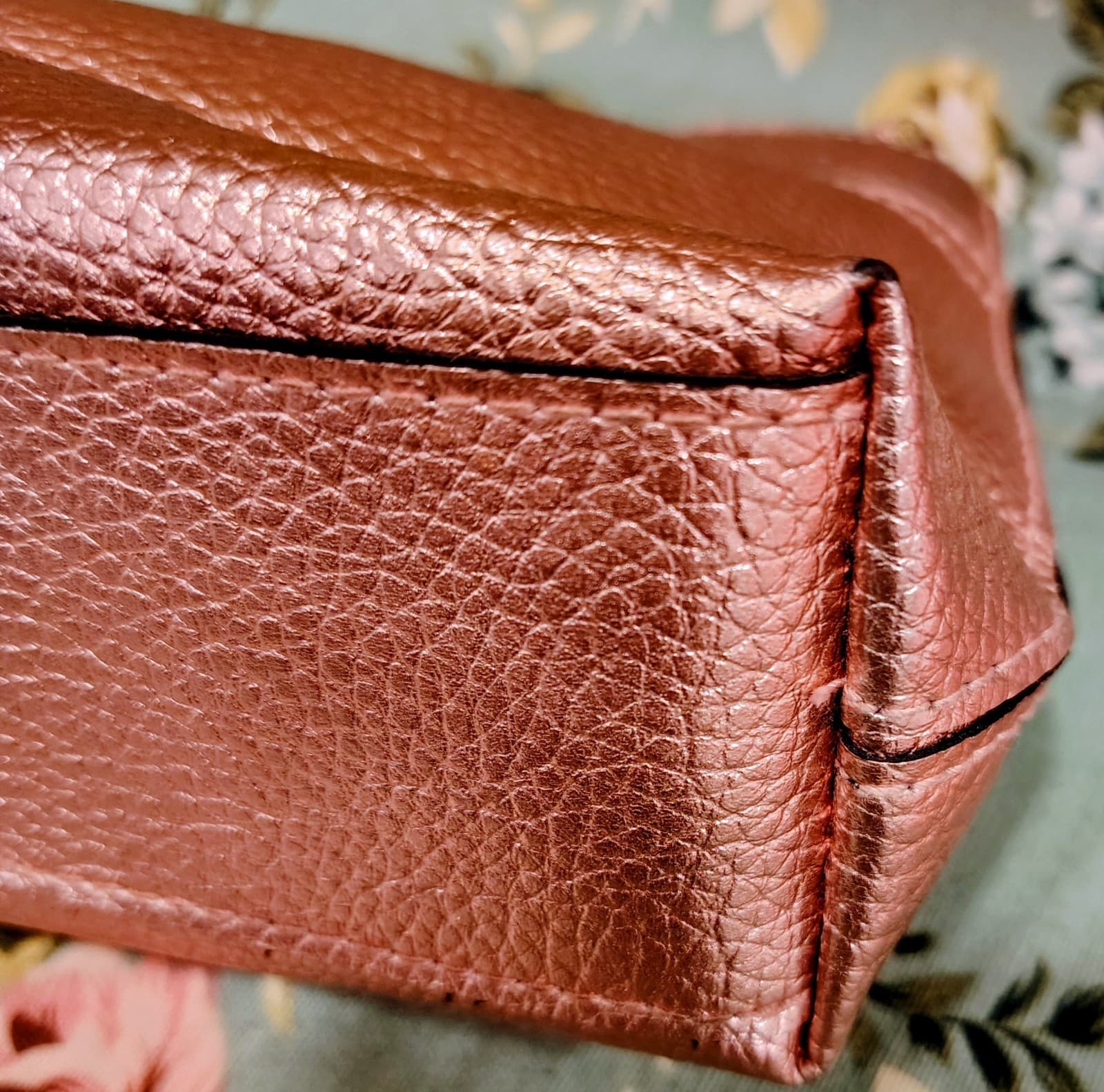 Victoria's Secret NWOT Metallic Rose Pebbles Faux Leather Clutch Makeup Bag - Thumbnail 4