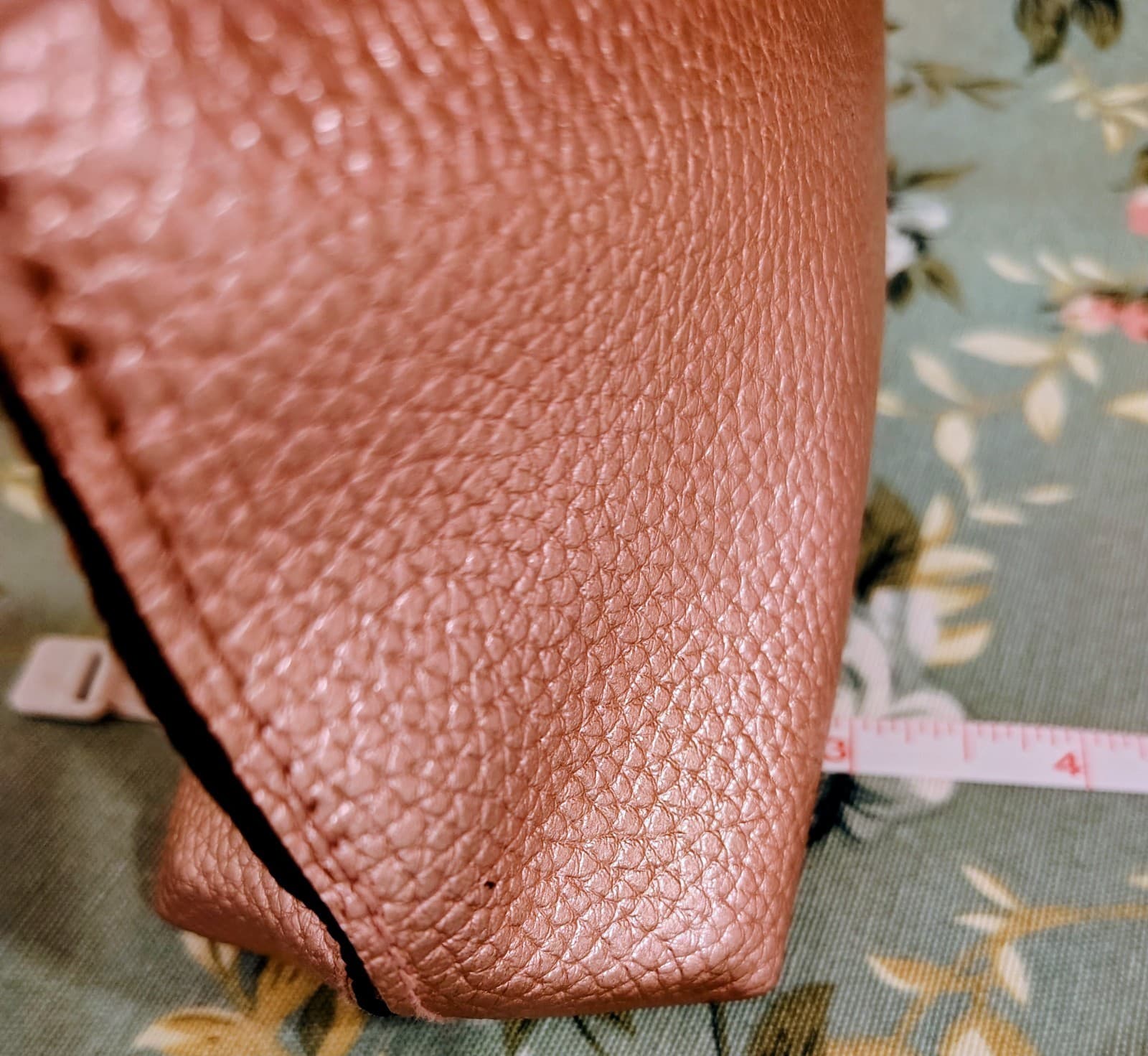 Victoria's Secret NWOT Metallic Rose Pebbles Faux Leather Clutch Makeup Bag - Thumbnail 10