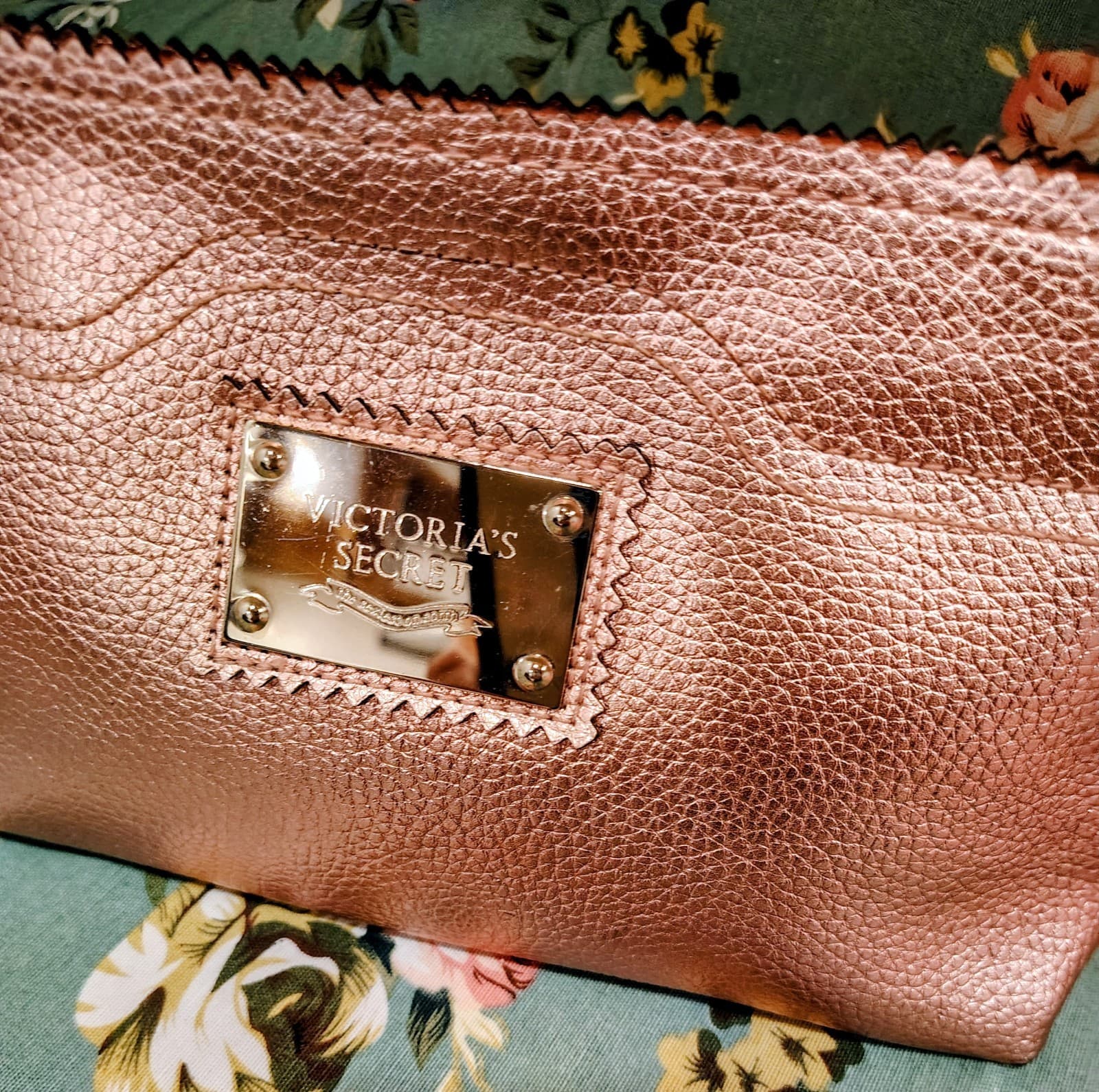 Victoria's Secret NWOT Metallic Rose Pebbles Faux Leather Clutch Makeup Bag - Thumbnail 2