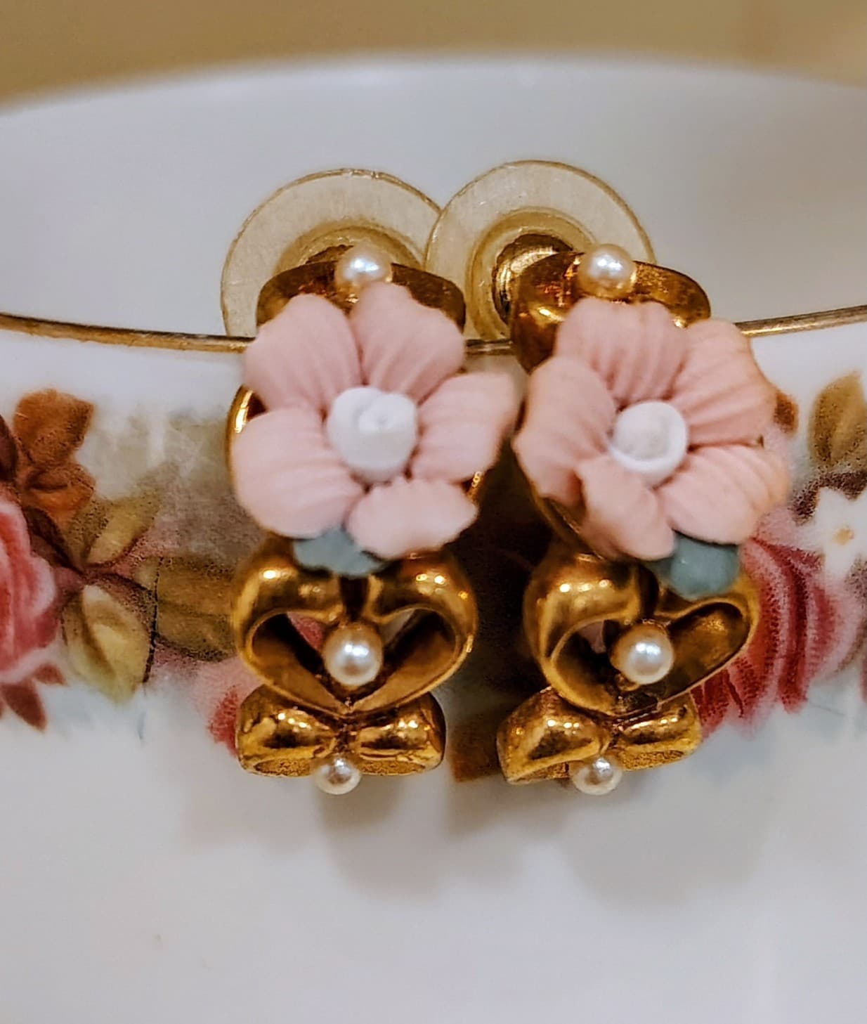 Avon Vintage 1980's Half Moon Hearts With Faux Pearls & Roses Pierced Earrings - Thumbnail 5