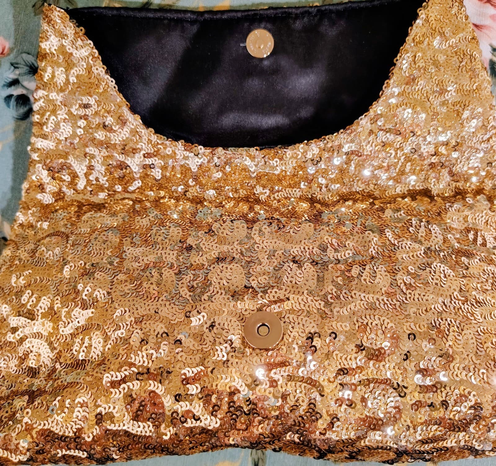 Victoria’s Secret Gold Sequin Embellished Clutch Purse Wallet NWOT - Thumbnail 12