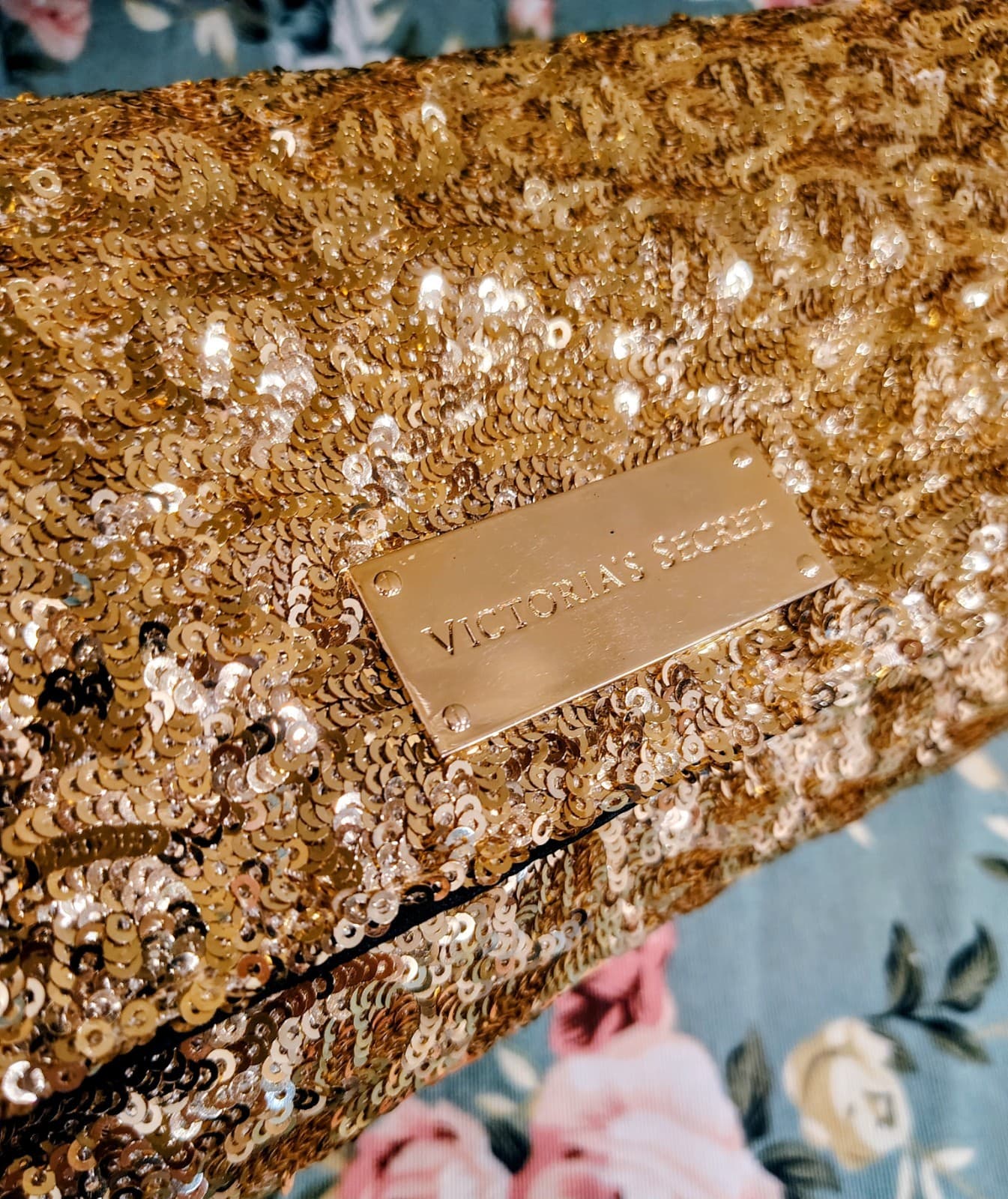 Victoria’s Secret Gold Sequin Embellished Clutch Purse Wallet NWOT - Thumbnail 14