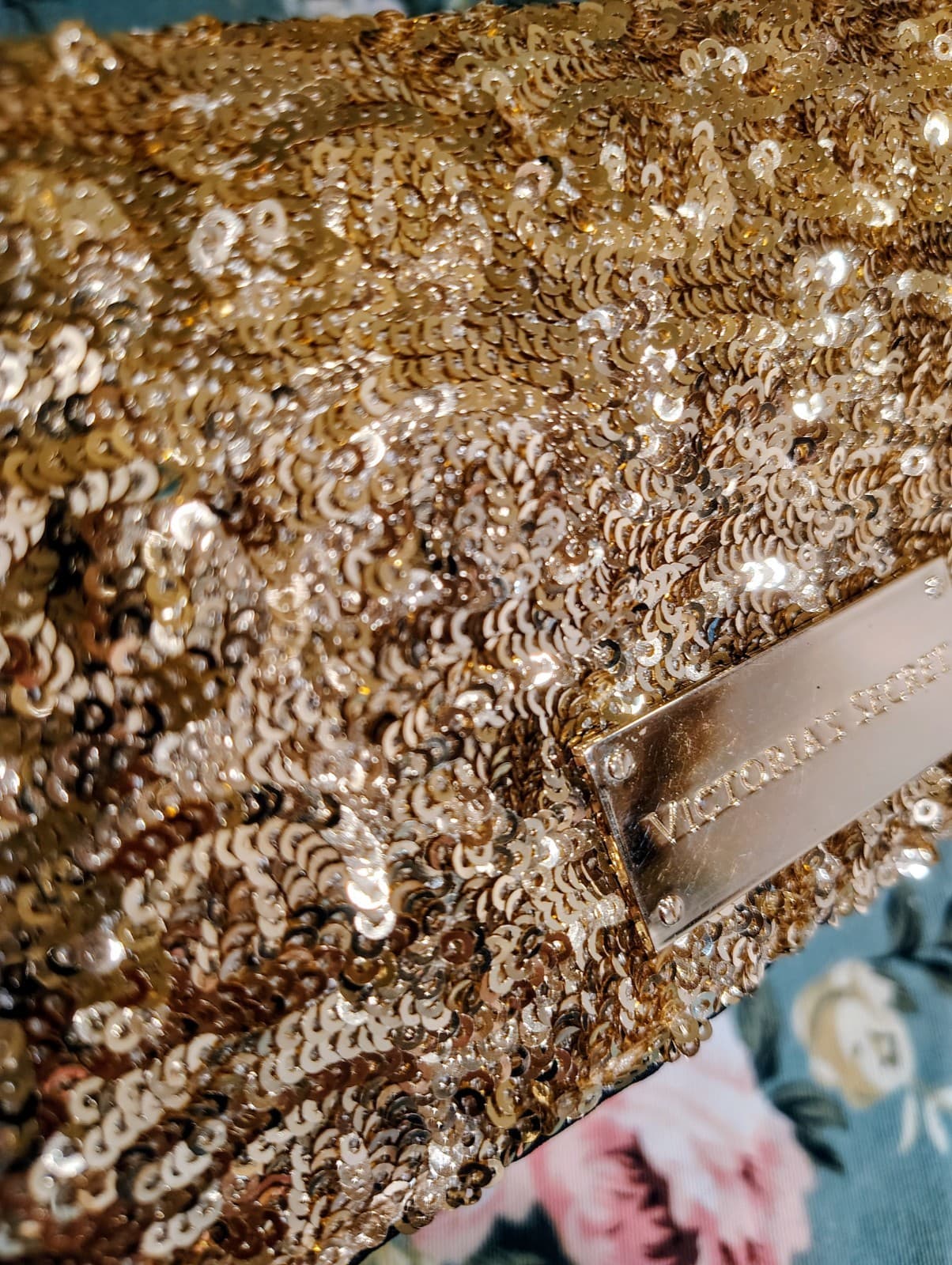 Victoria’s Secret Gold Sequin Embellished Clutch Purse Wallet NWOT - Thumbnail 15