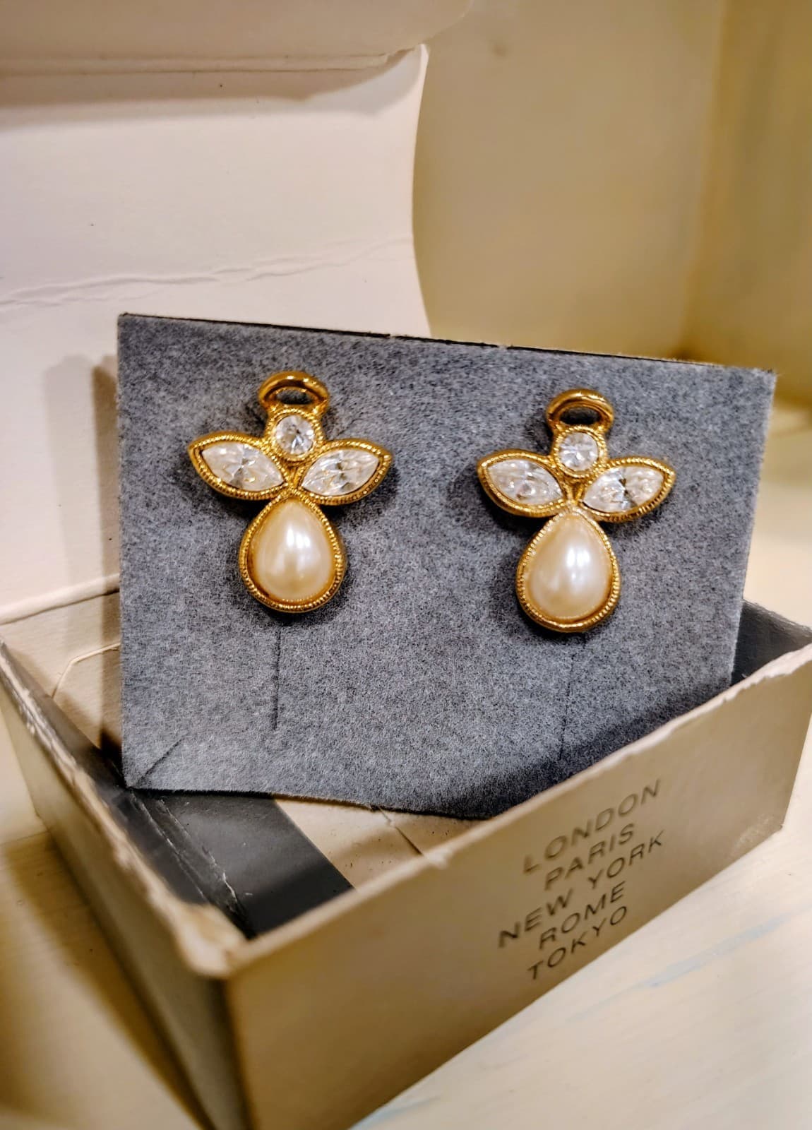 Avon Vintage Angelic Expressions Pierced Earrings 1996, NIB