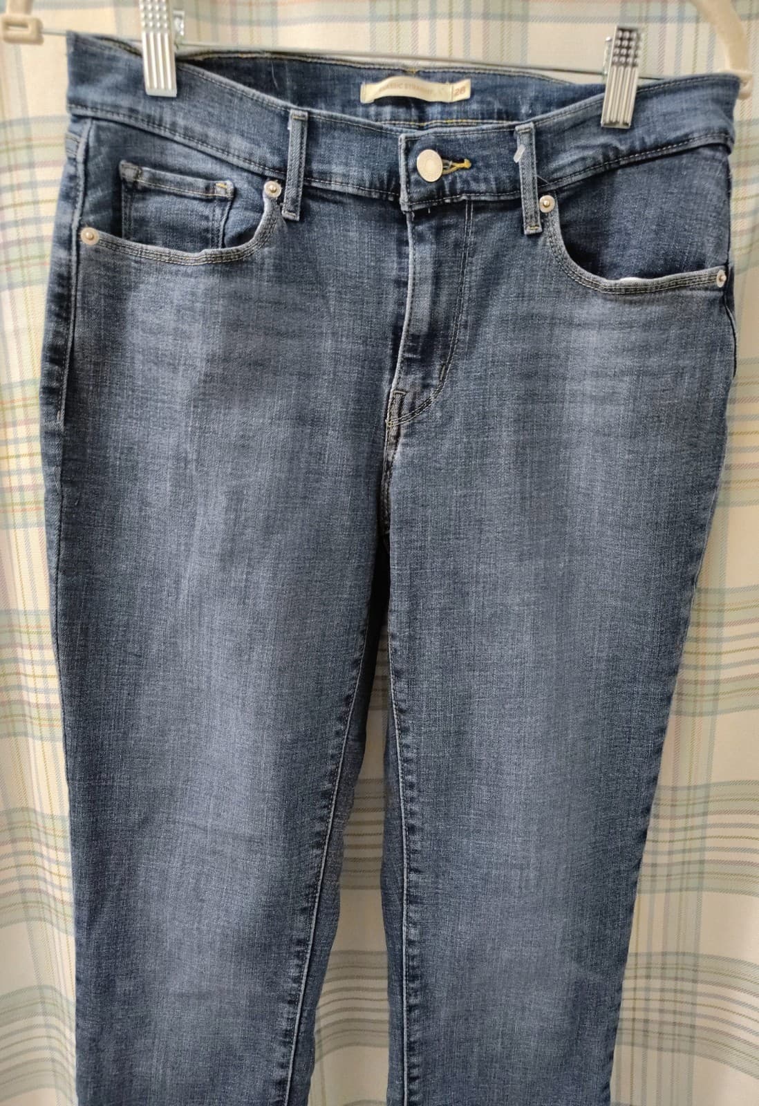 Levi’s Women’s Blue Denim Mid-Rise Classic Straight Leg Jeans Size 28 - Thumbnail 3