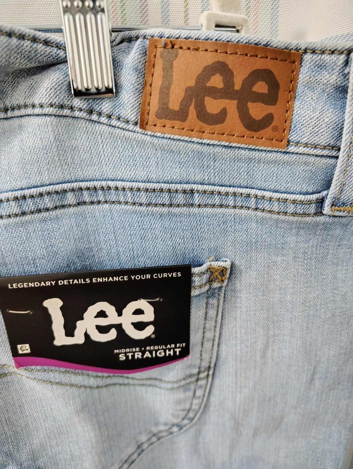 Lee Jeans Women’s size 20 med Light Blue Denim Midrise Straight Regular fit NEW - Thumbnail 6