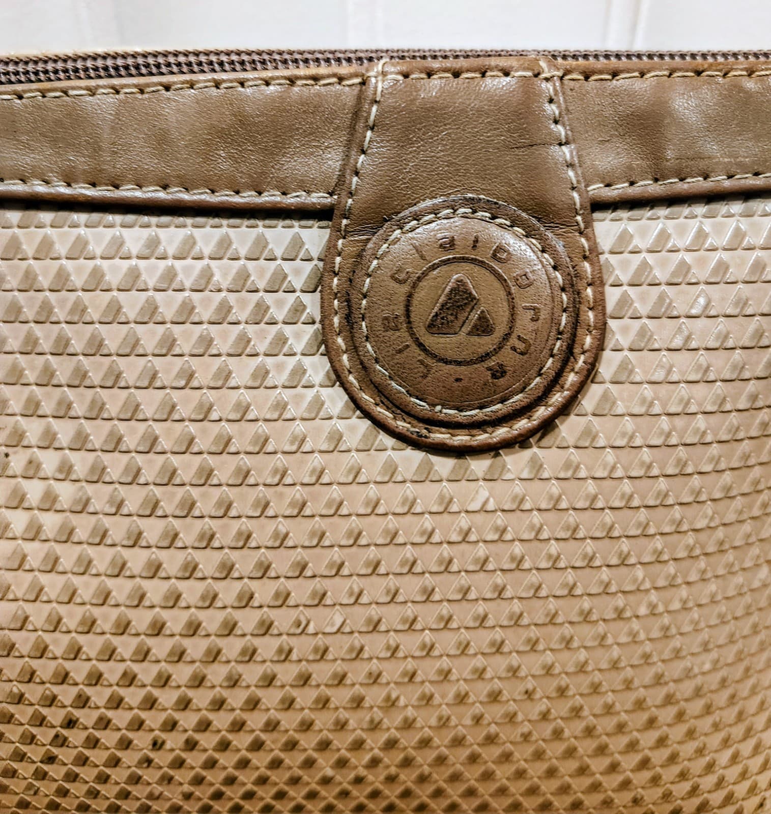 Vintage 1983 Liz Claiborne Tan Triangle purse shoulder bag