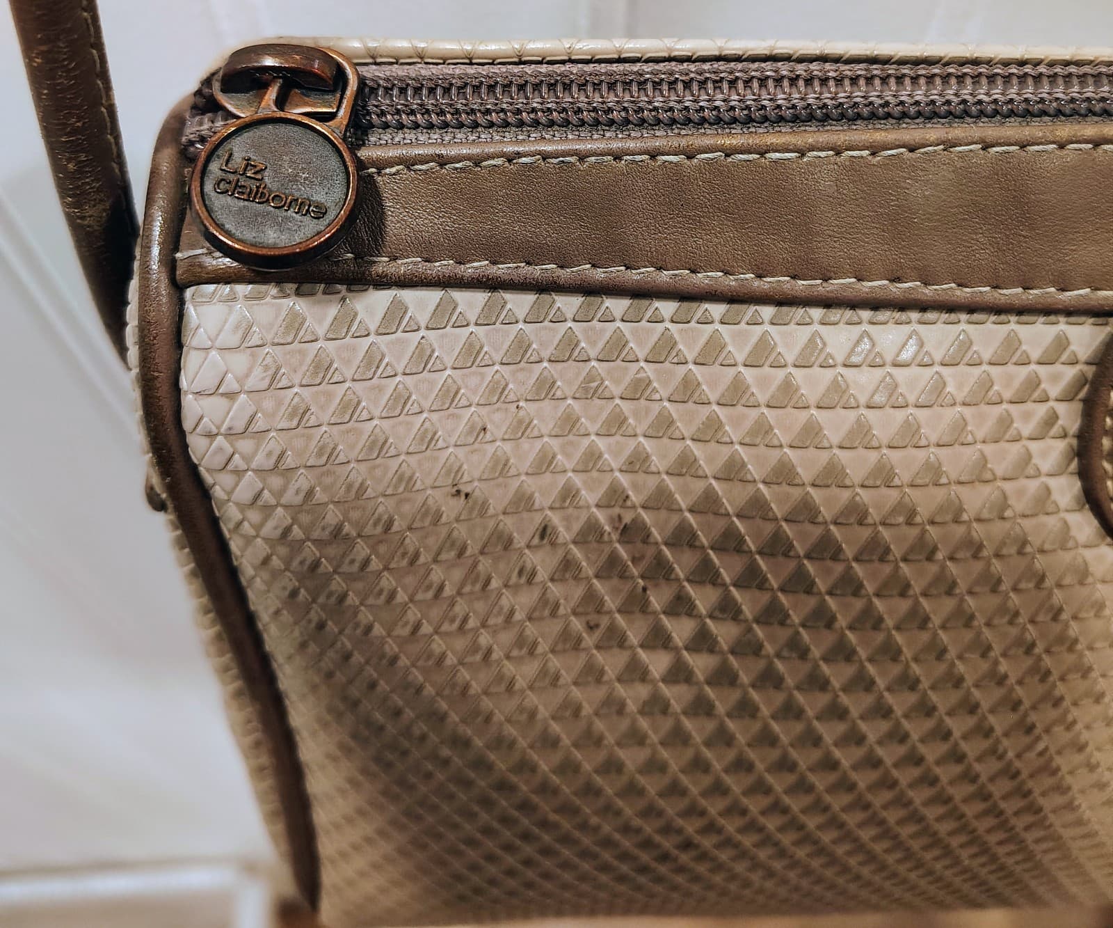 Vintage 1983 Liz Claiborne Tan Triangle purse shoulder bag - Thumbnail 4