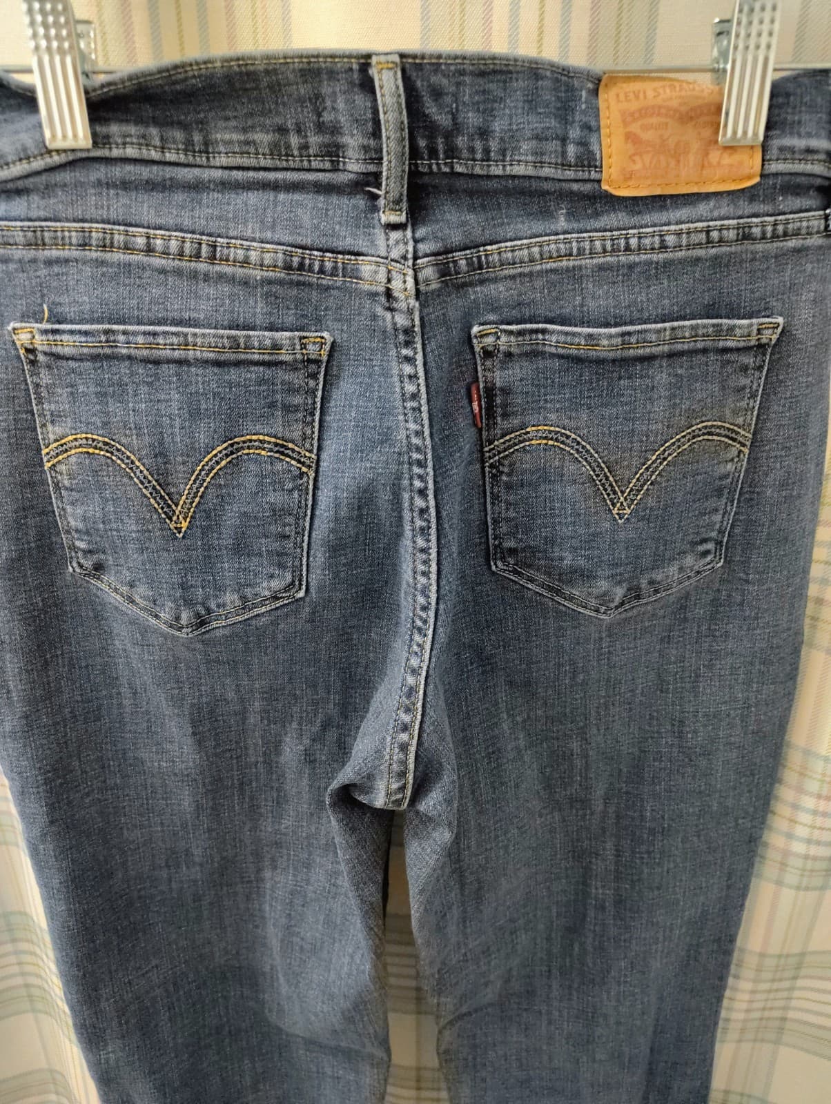 Levi’s Women’s Blue Denim Mid-Rise Classic Straight Leg Jeans Size 28 - Thumbnail 8