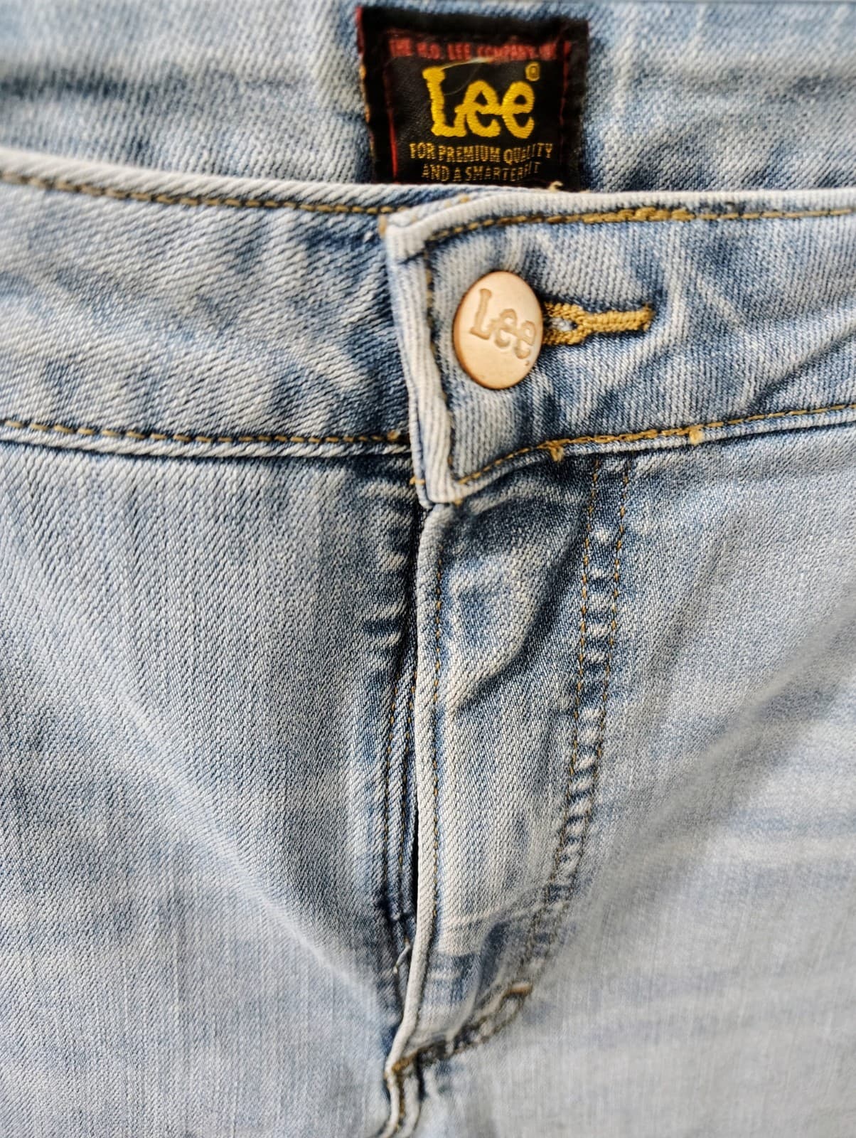 Lee Jeans Women’s size 20 med Light Blue Denim Midrise Straight Regular fit NEW - Thumbnail 8