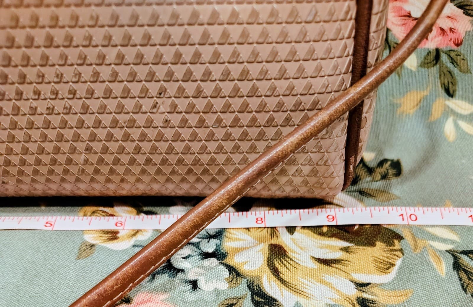 Vintage 1983 Liz Claiborne Tan Triangle purse shoulder bag - Thumbnail 17