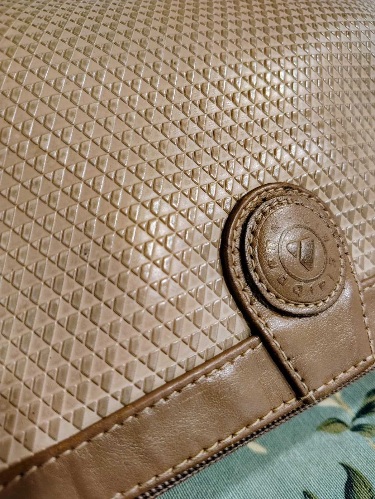 Vintage 1983 Liz Claiborne Tan Triangle purse shoulder bag - Thumbnail 19