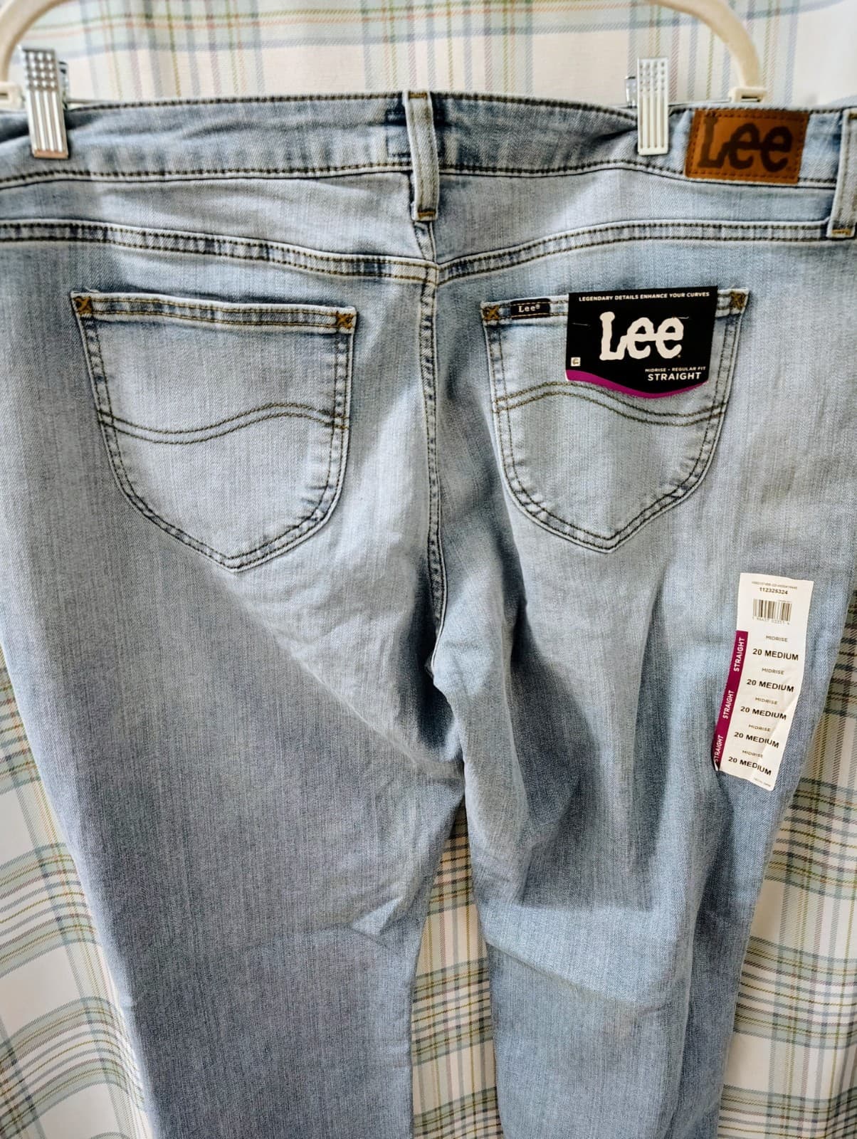 Lee Jeans Women’s size 20 med Light Blue Denim Midrise Straight Regular fit NEW - Thumbnail 2