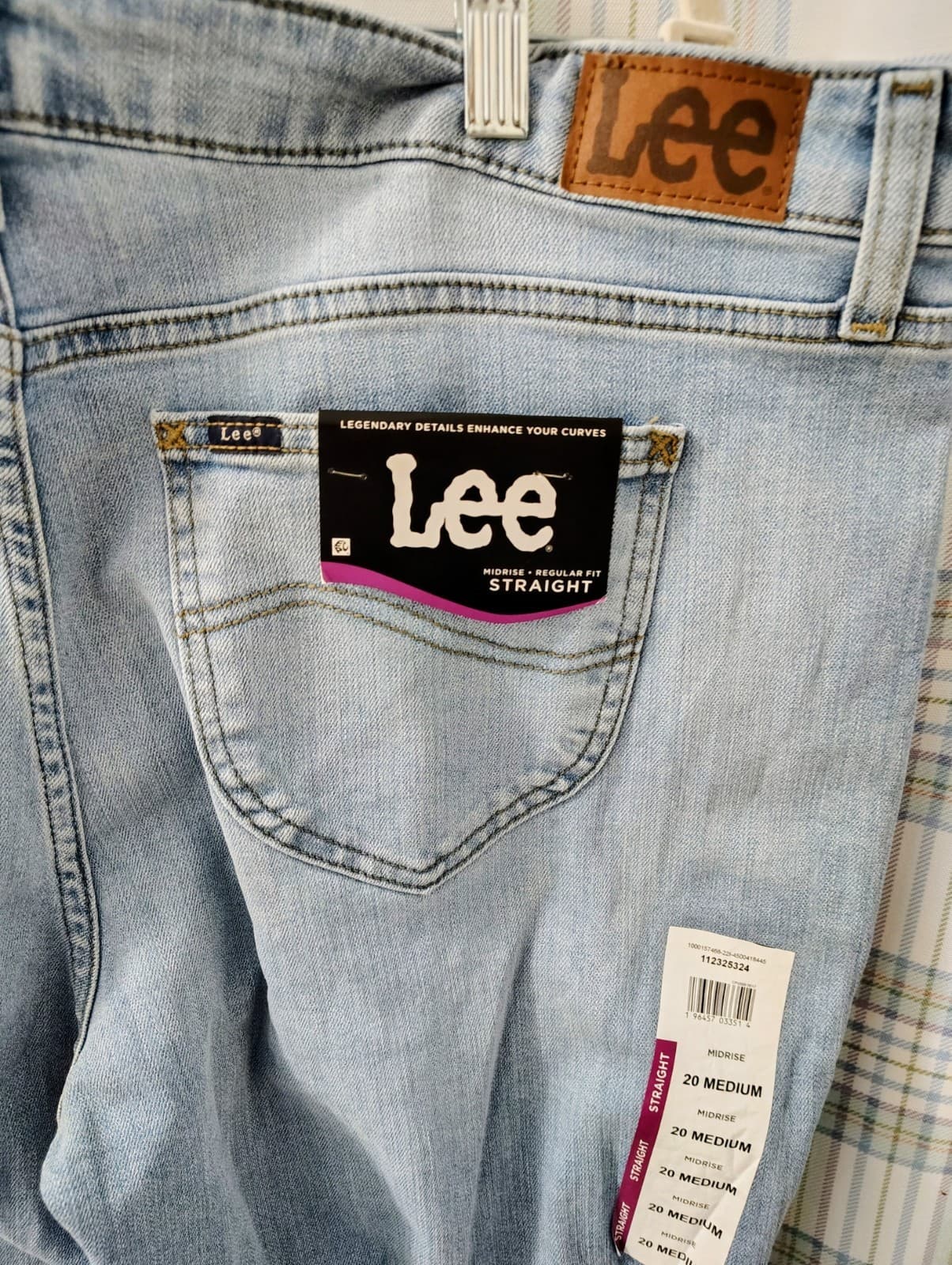 Lee Jeans Women’s size 20 med Light Blue Denim Midrise Straight Regular fit NEW - Thumbnail 3