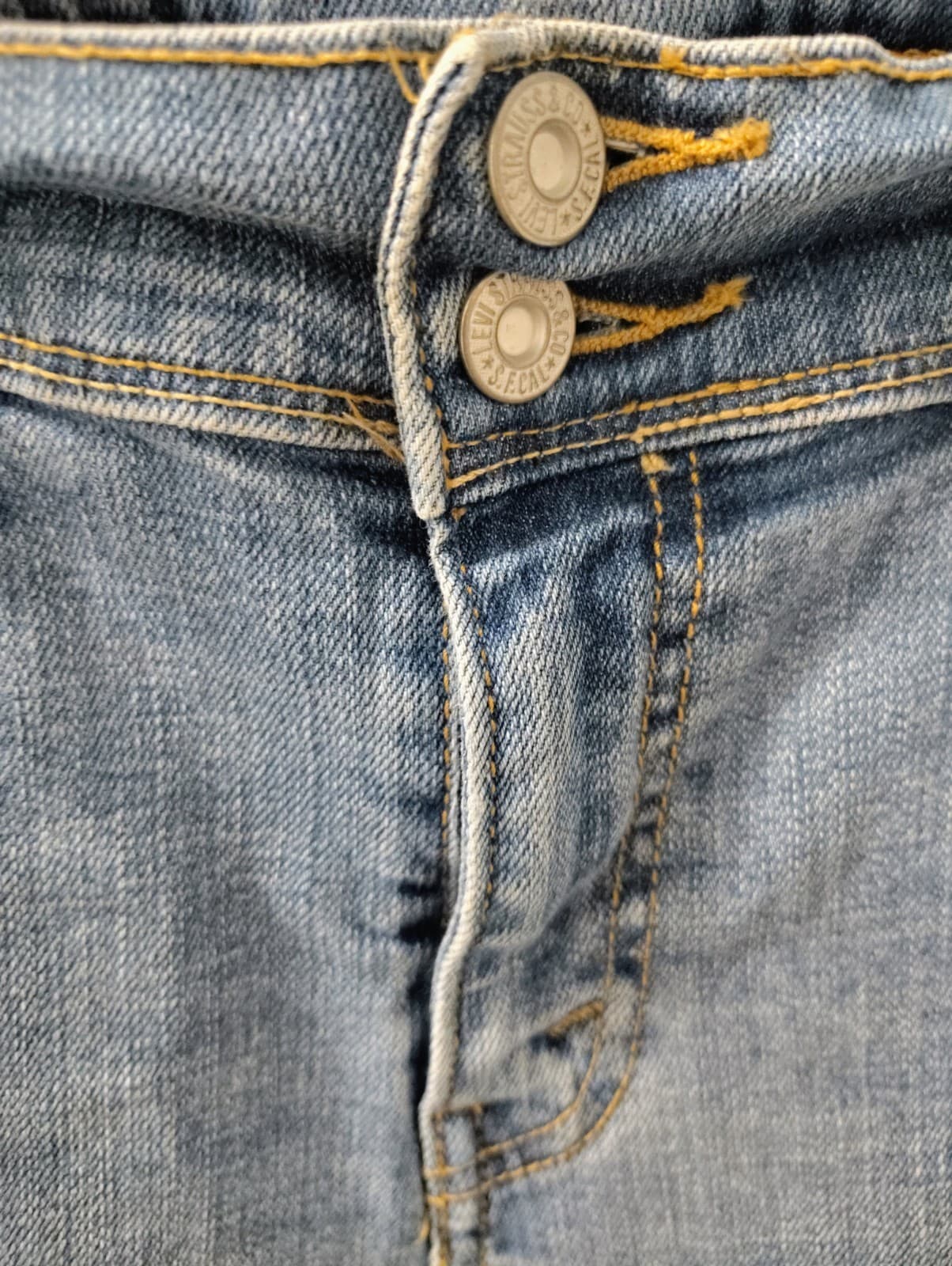 Levi’s 515 Bermuda Shorts Women’s Denim Blue Mid Rise Cuffed Mom Shorts Summer - Thumbnail 3