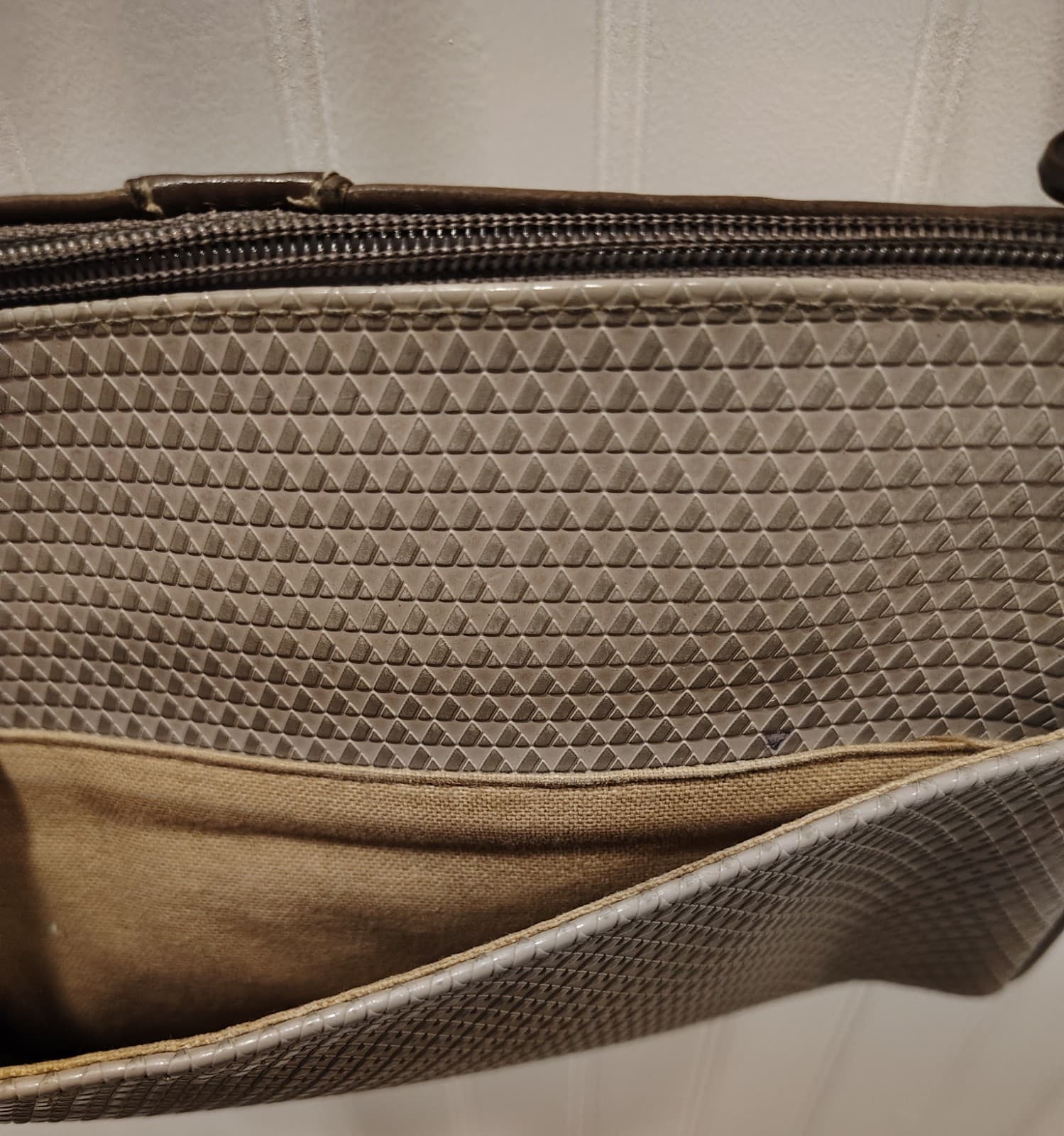 Vintage 1983 Liz Claiborne Tan Triangle purse shoulder bag - Thumbnail 6