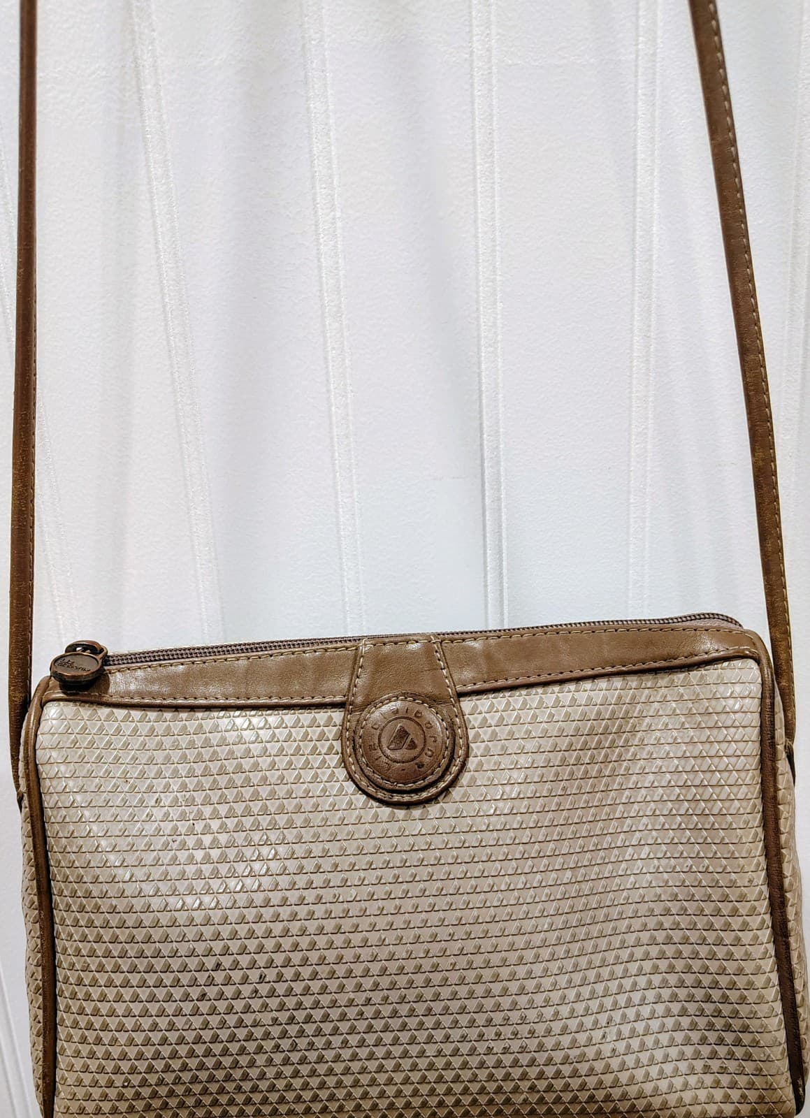 Vintage 1983 Liz Claiborne Tan Triangle purse shoulder bag - Thumbnail 3