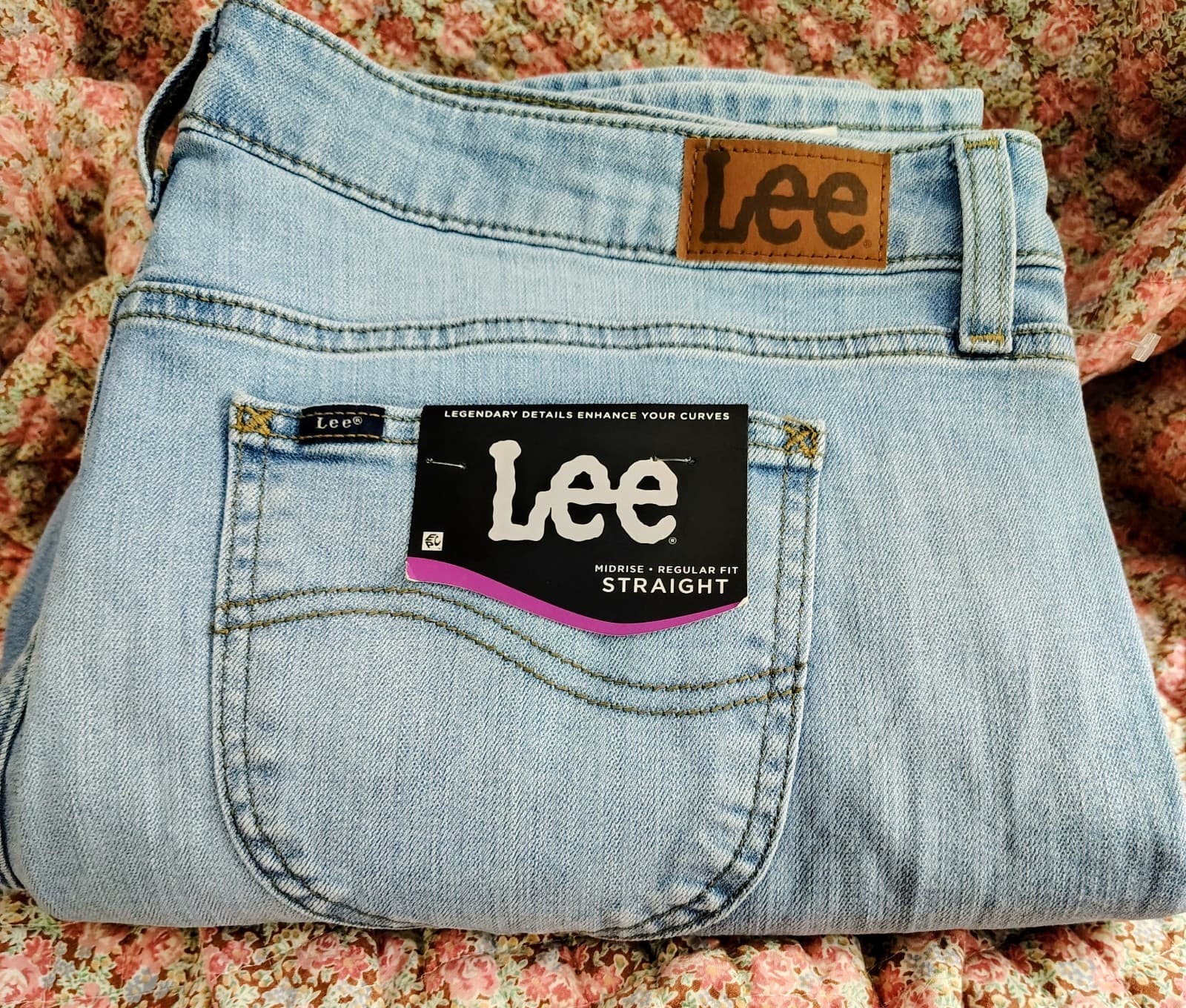 Lee Jeans Women’s size 20 med Light Blue Denim Midrise Straight Regular fit NEW - Thumbnail 10