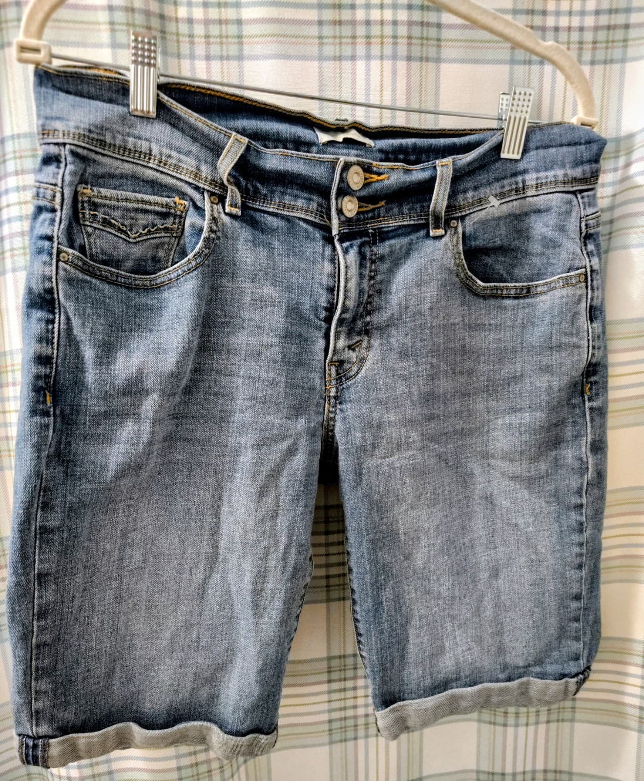 Levi’s 515 Bermuda Shorts Women’s Denim Blue Mid Rise Cuffed Mom Shorts Summer