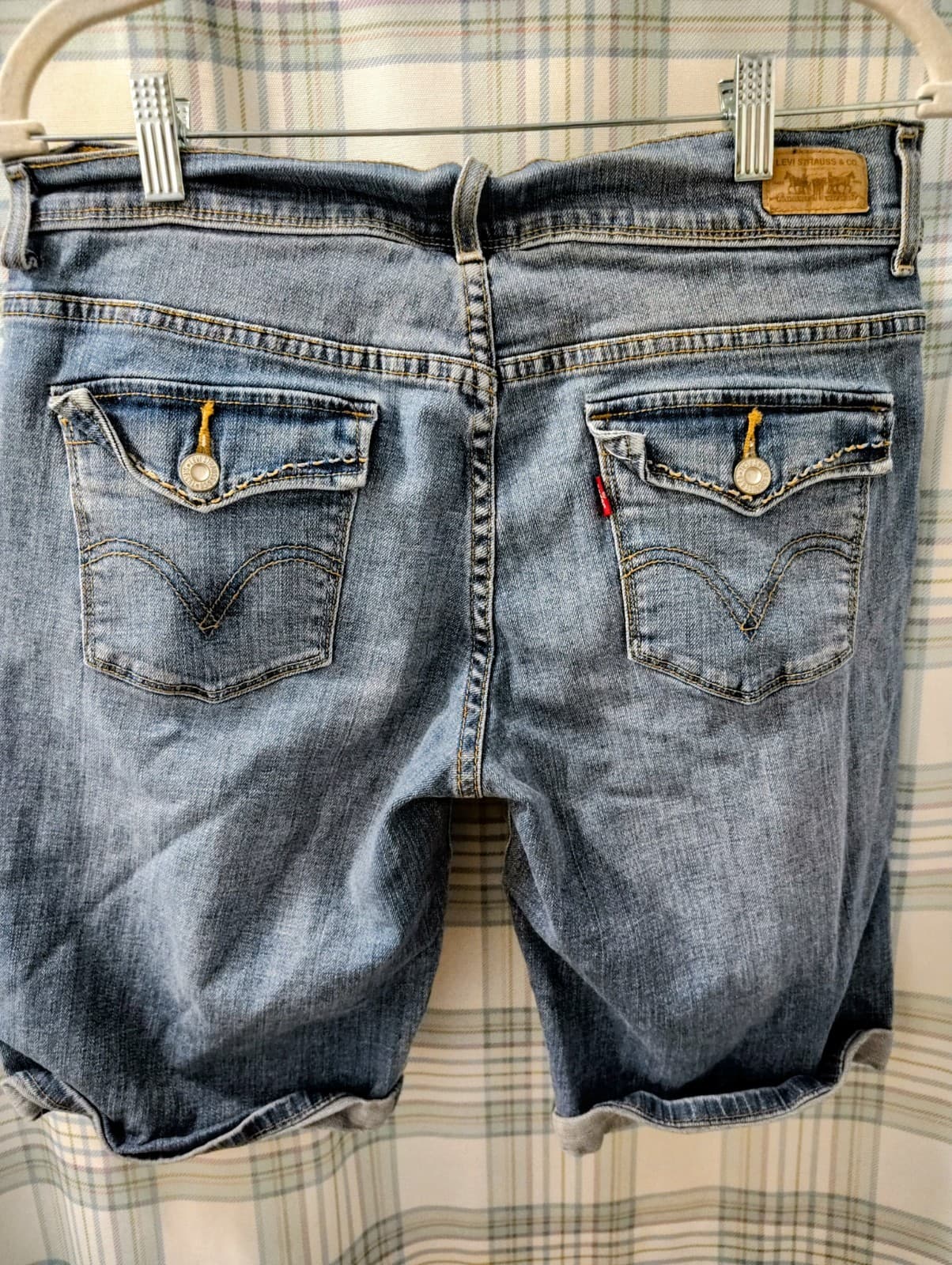 Levi’s 515 Bermuda Shorts Women’s Denim Blue Mid Rise Cuffed Mom Shorts Summer - Thumbnail 2