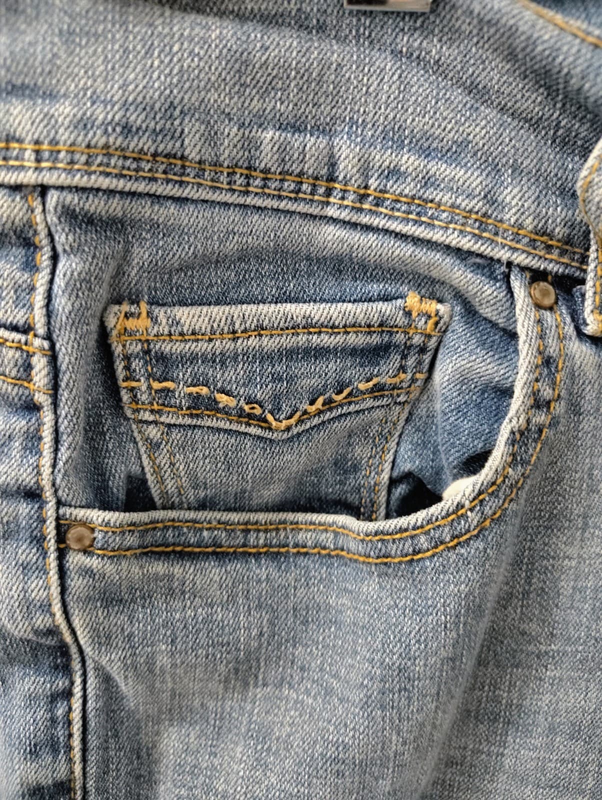 Levi’s 515 Bermuda Shorts Women’s Denim Blue Mid Rise Cuffed Mom Shorts Summer - Thumbnail 4