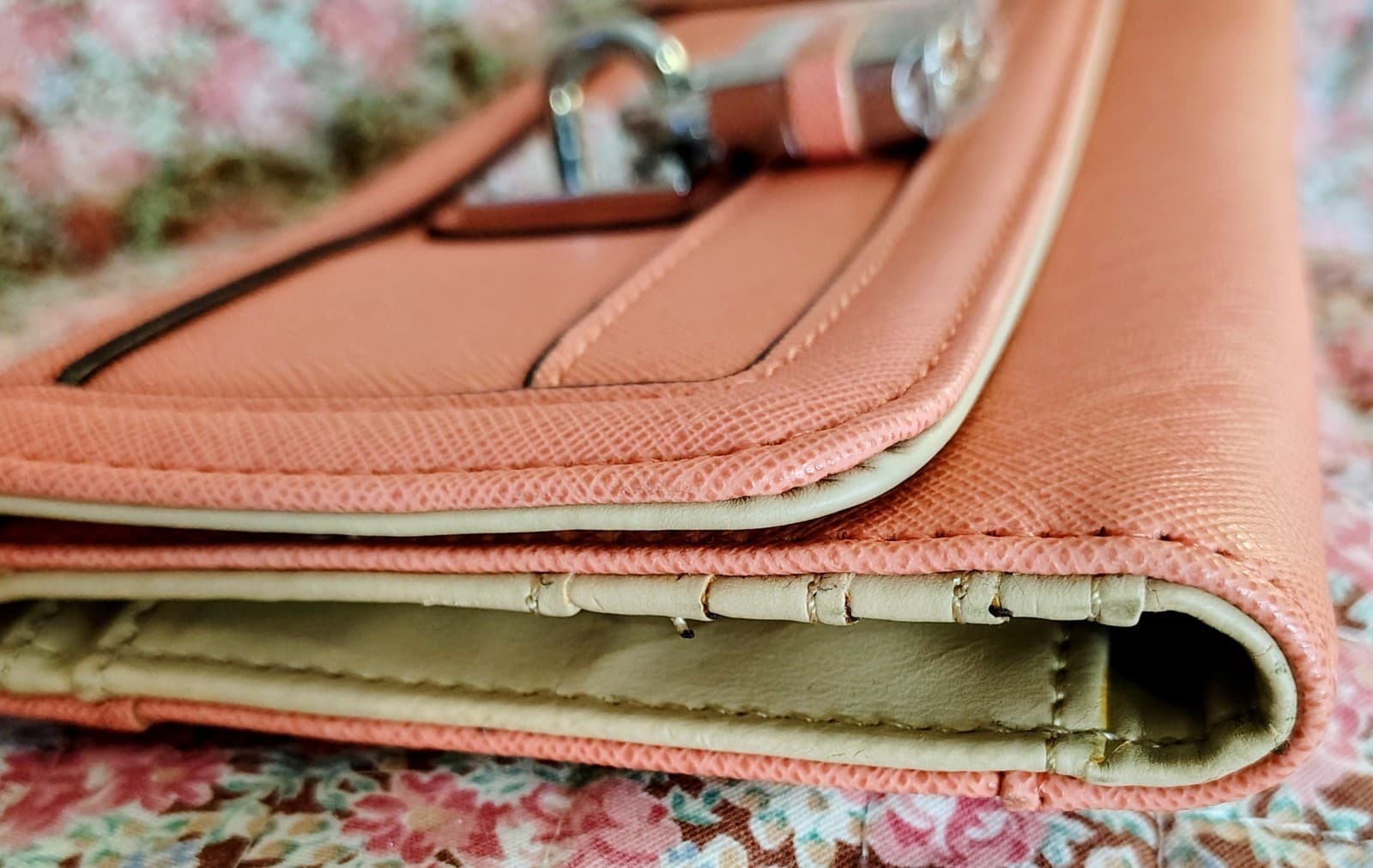 NWT Guess Coral Wallet With Lock Charm - Thumbnail 8