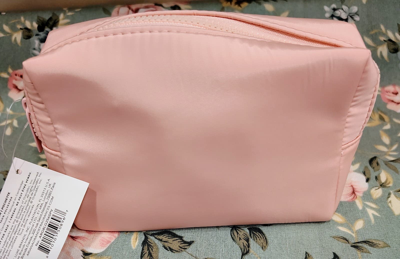 Ariana Grande Pink fragrance cosmetic bag Pouch NWT - Thumbnail 6