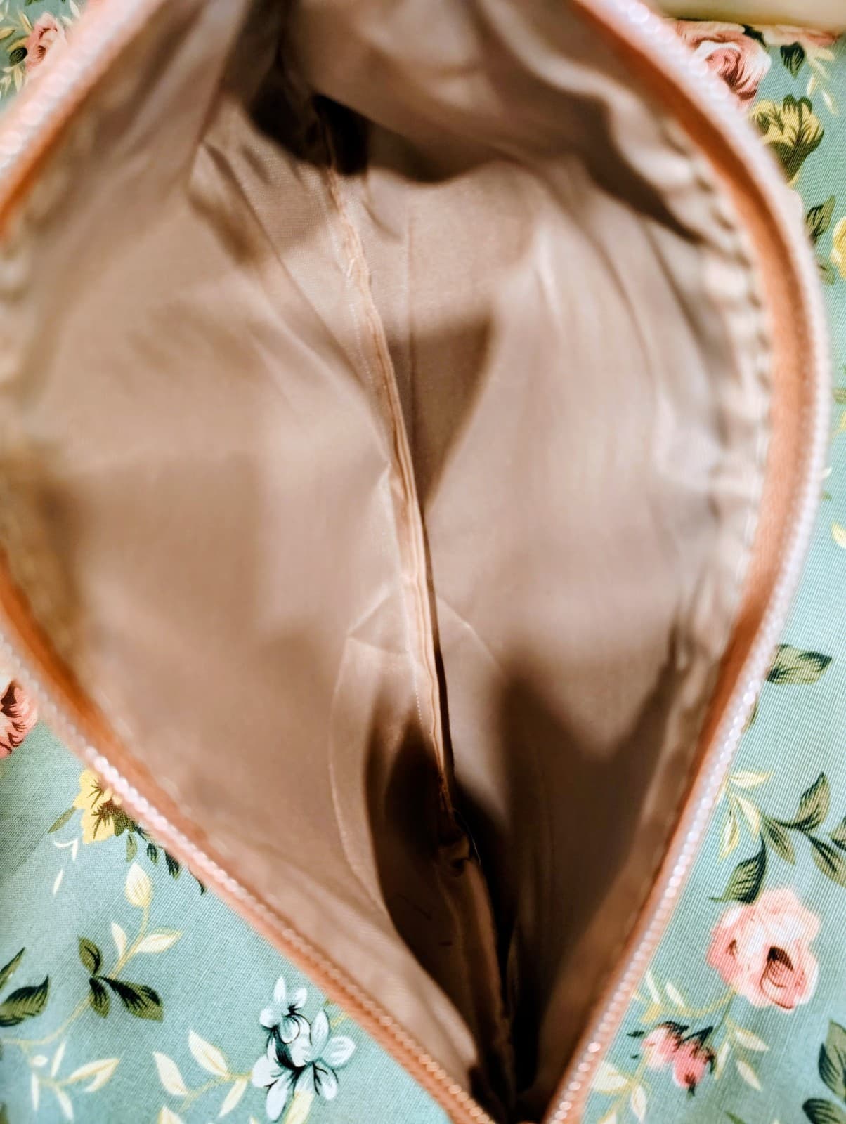 NWOT Texamo Rose Gold Metallic Makeup Bag - Thumbnail 9