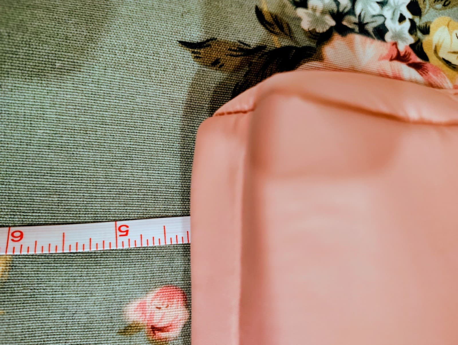 Ariana Grande Pink fragrance cosmetic bag Pouch NWT - Thumbnail 9