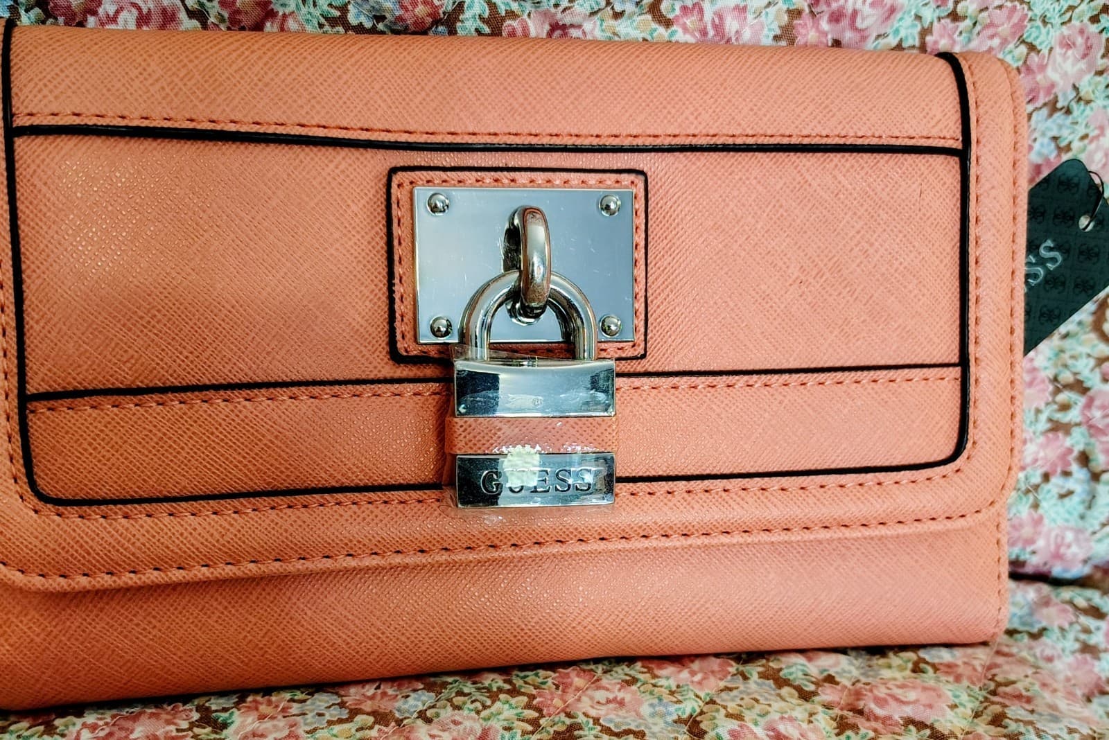 NWT Guess Coral Wallet With Lock Charm - Thumbnail 10