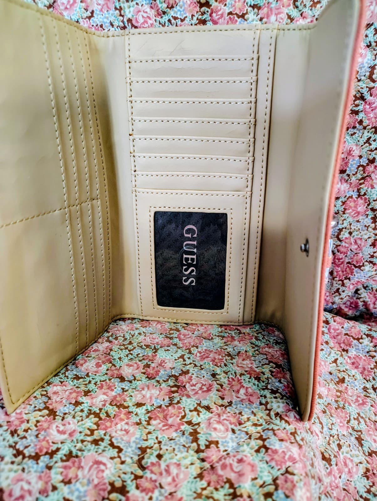 NWT Guess Coral Wallet With Lock Charm - Thumbnail 3