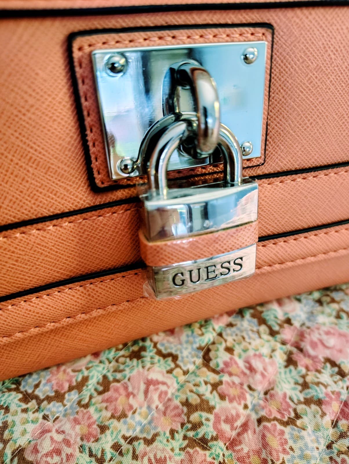 NWT Guess Coral Wallet With Lock Charm