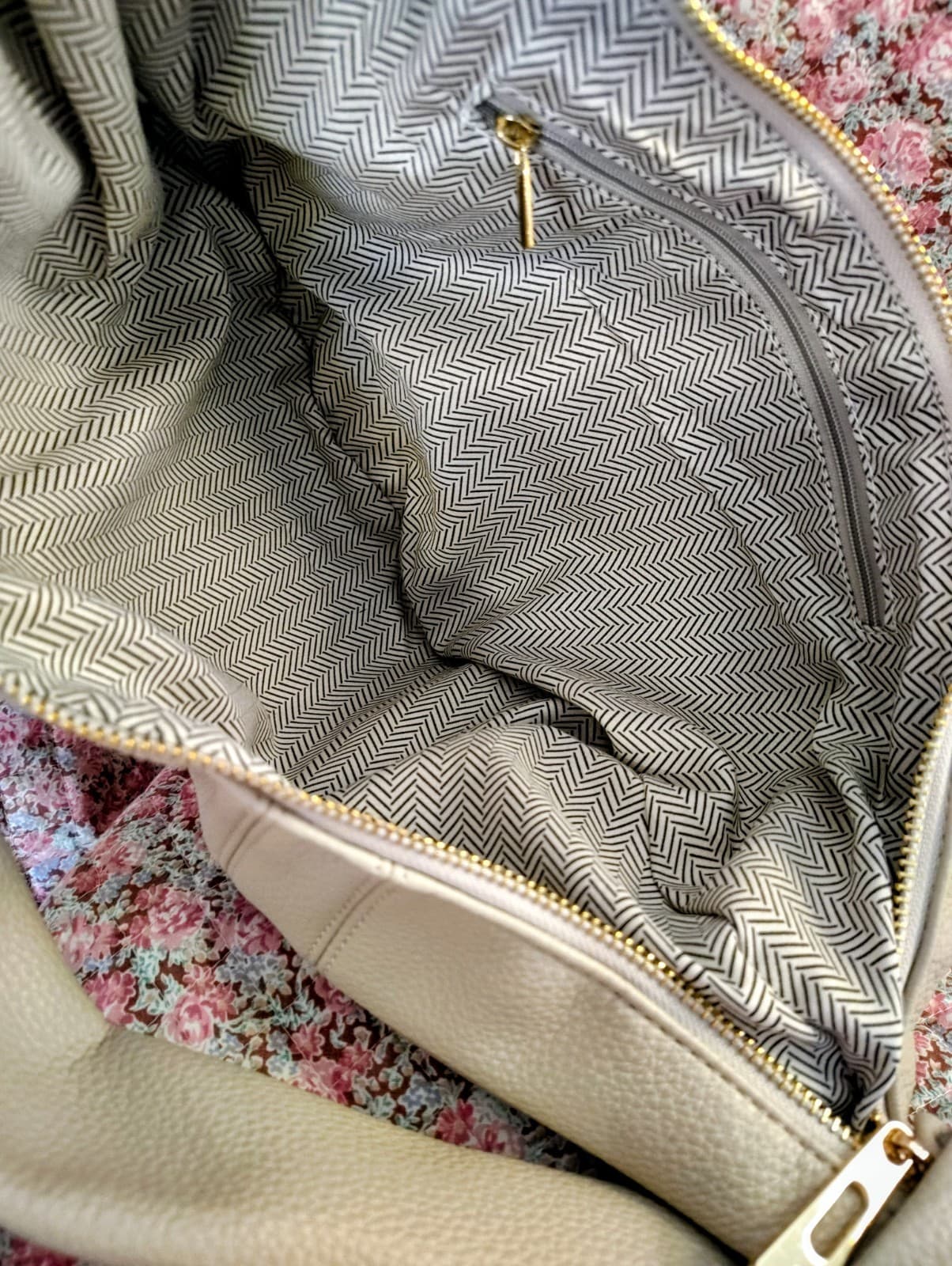 NWOT Cream Faux Leather Shoulder Hobo Bag - Thumbnail 14