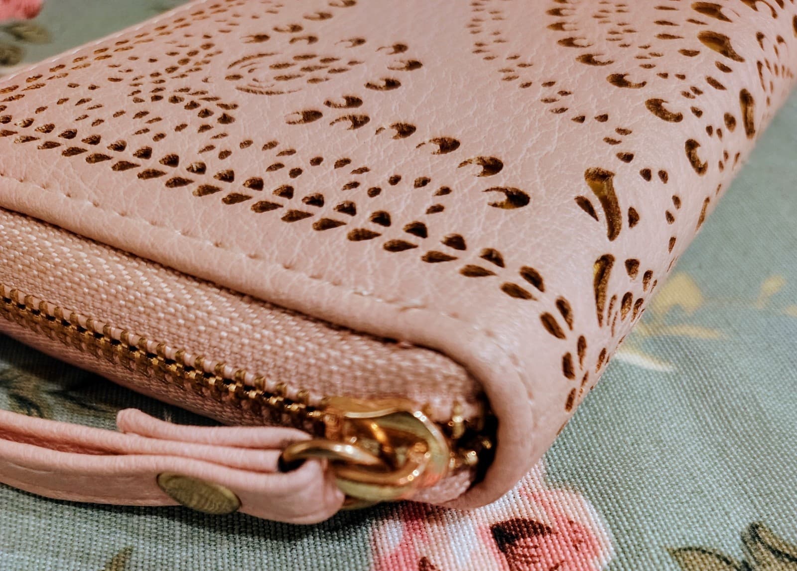 Claire's Rose Pink Laser Cut Wallet, Gold - Thumbnail 3