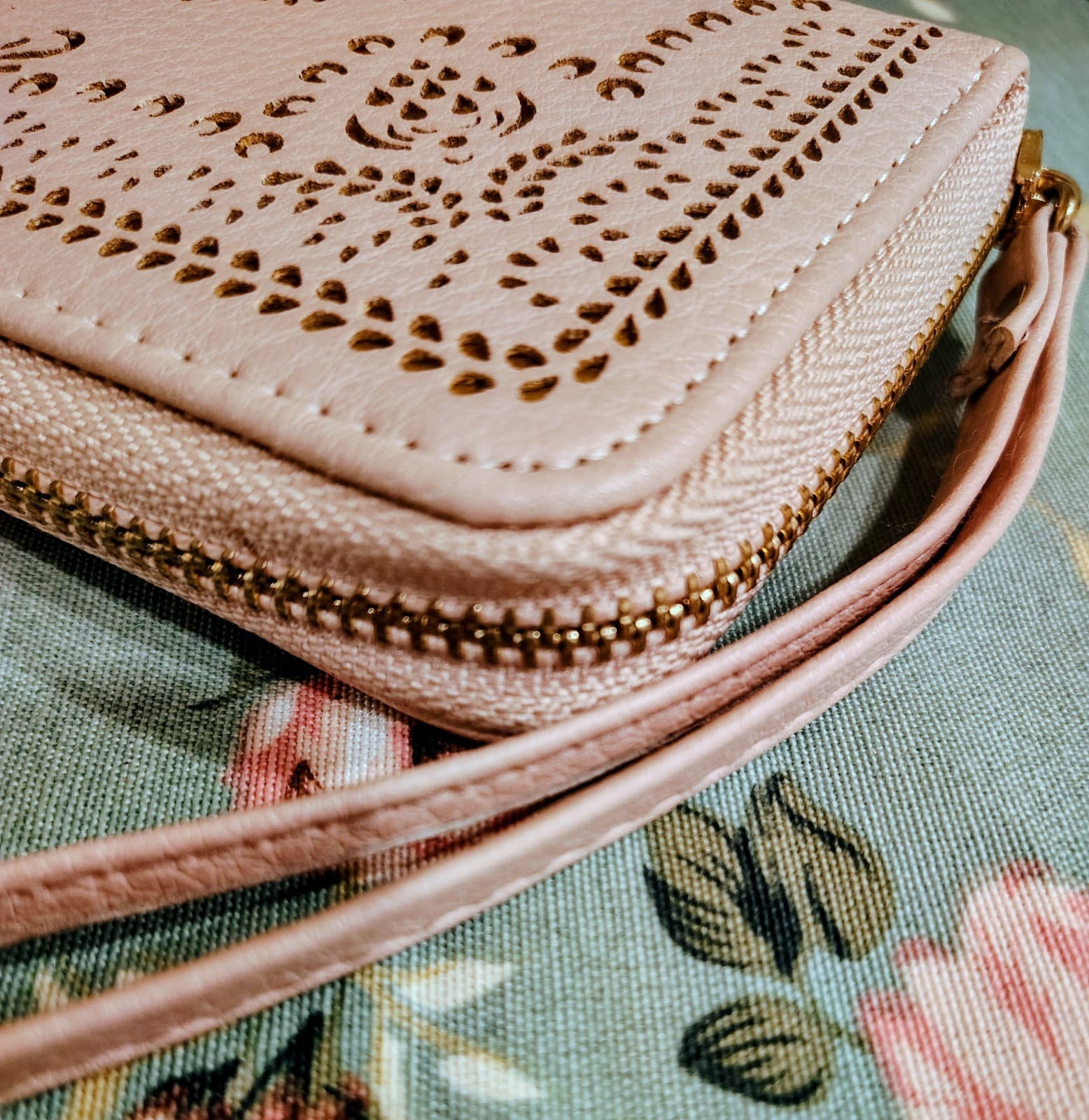 Claire's Rose Pink Laser Cut Wallet, Gold - Thumbnail 7