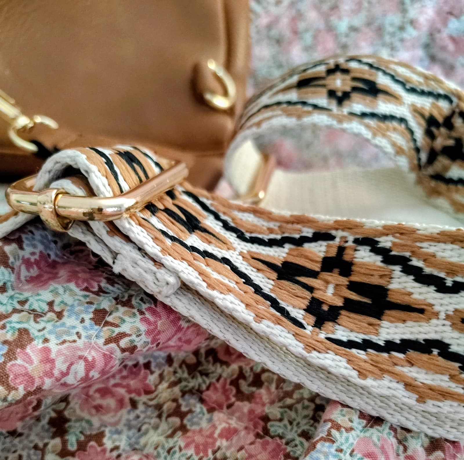 Jen & Co Vegan Approved Ellen Guitar Strap Sling Bag NWT - Thumbnail 7