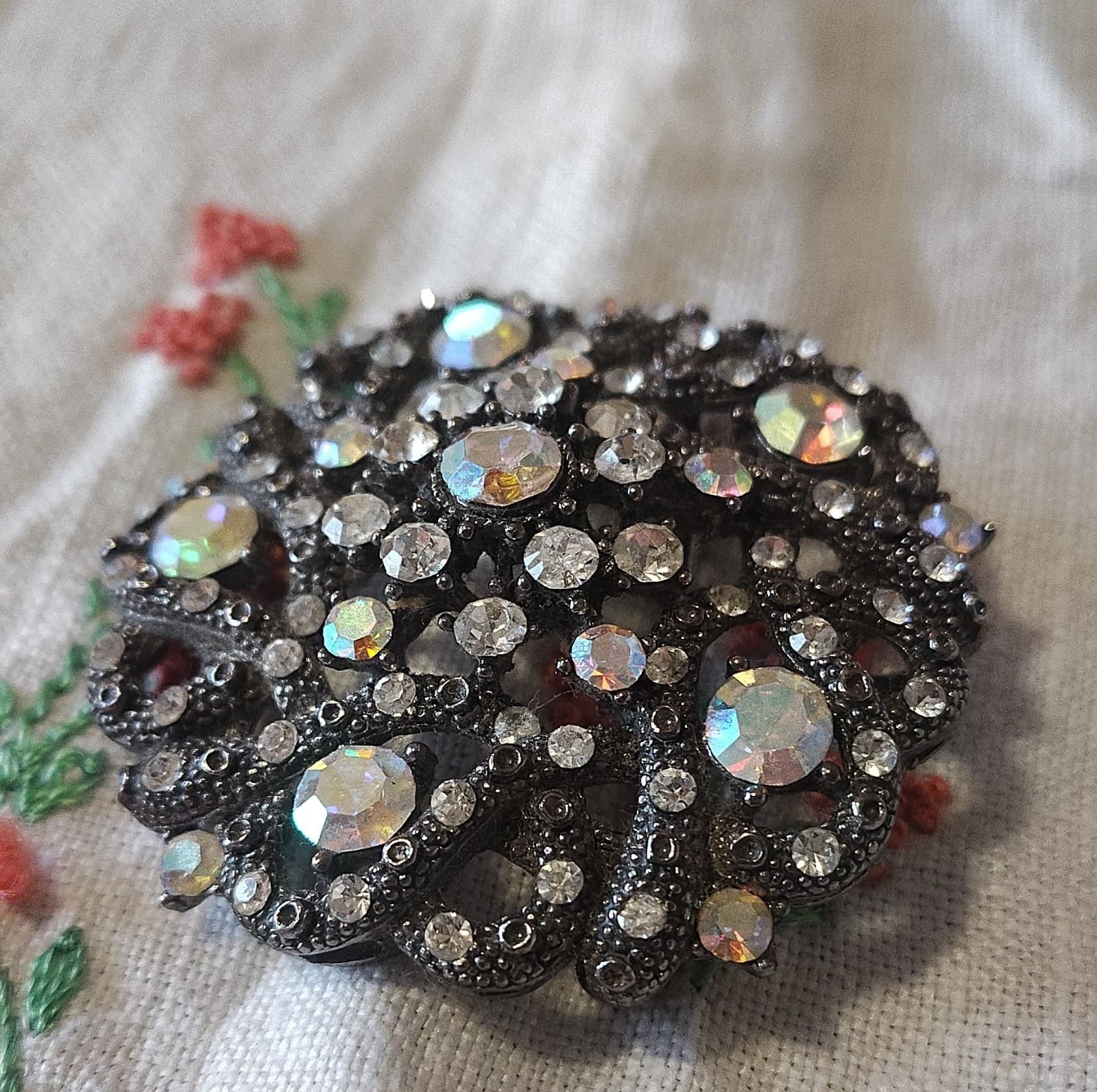 Vintage Silver Tone Rhinestone Cluster Brooch 2in Round Floral Fashion Pin - Thumbnail 3