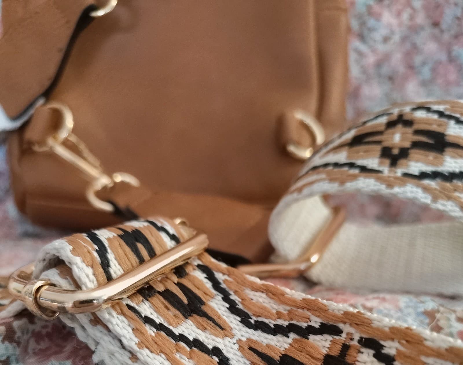 Jen & Co Vegan Approved Ellen Guitar Strap Sling Bag NWT - Thumbnail 9