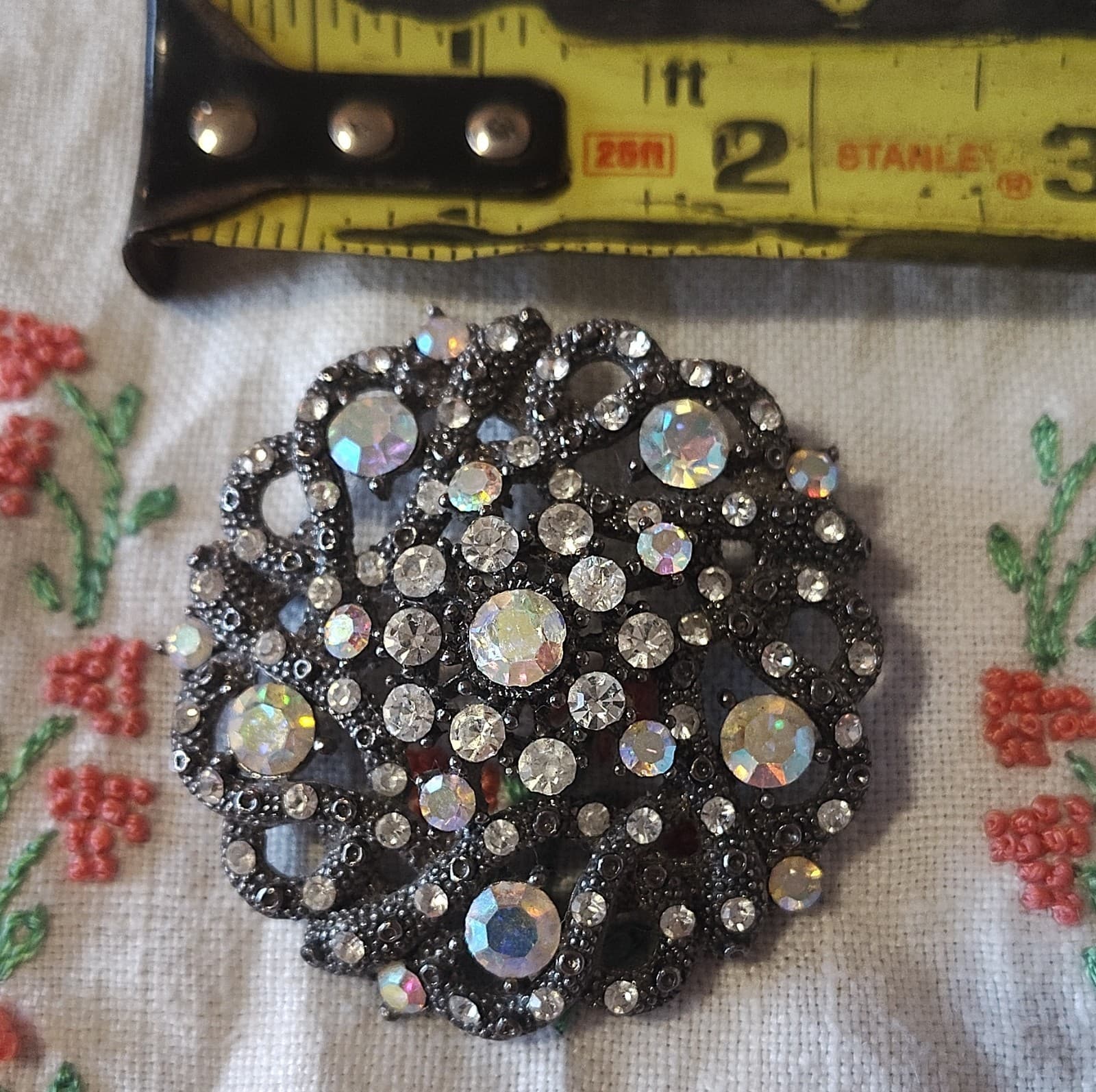 Vintage Silver Tone Rhinestone Cluster Brooch 2in Round Floral Fashion Pin - Thumbnail 6