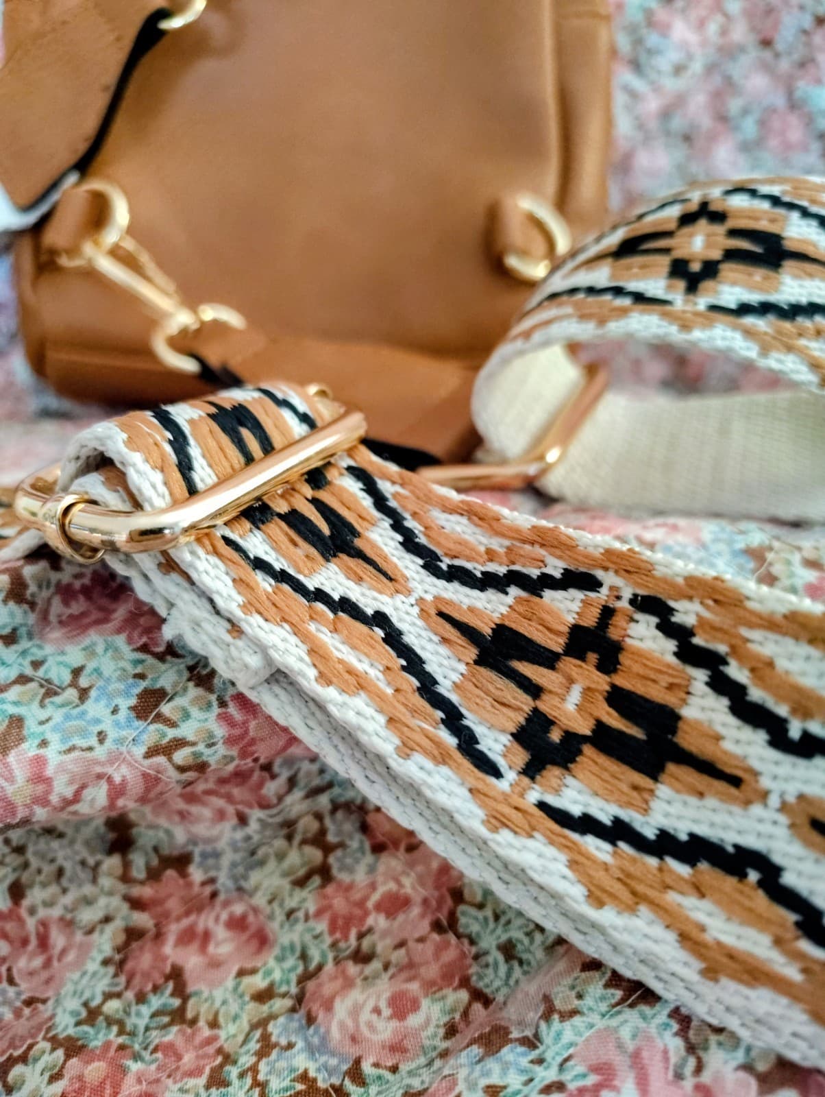 Jen & Co Vegan Approved Ellen Guitar Strap Sling Bag NWT - Thumbnail 8
