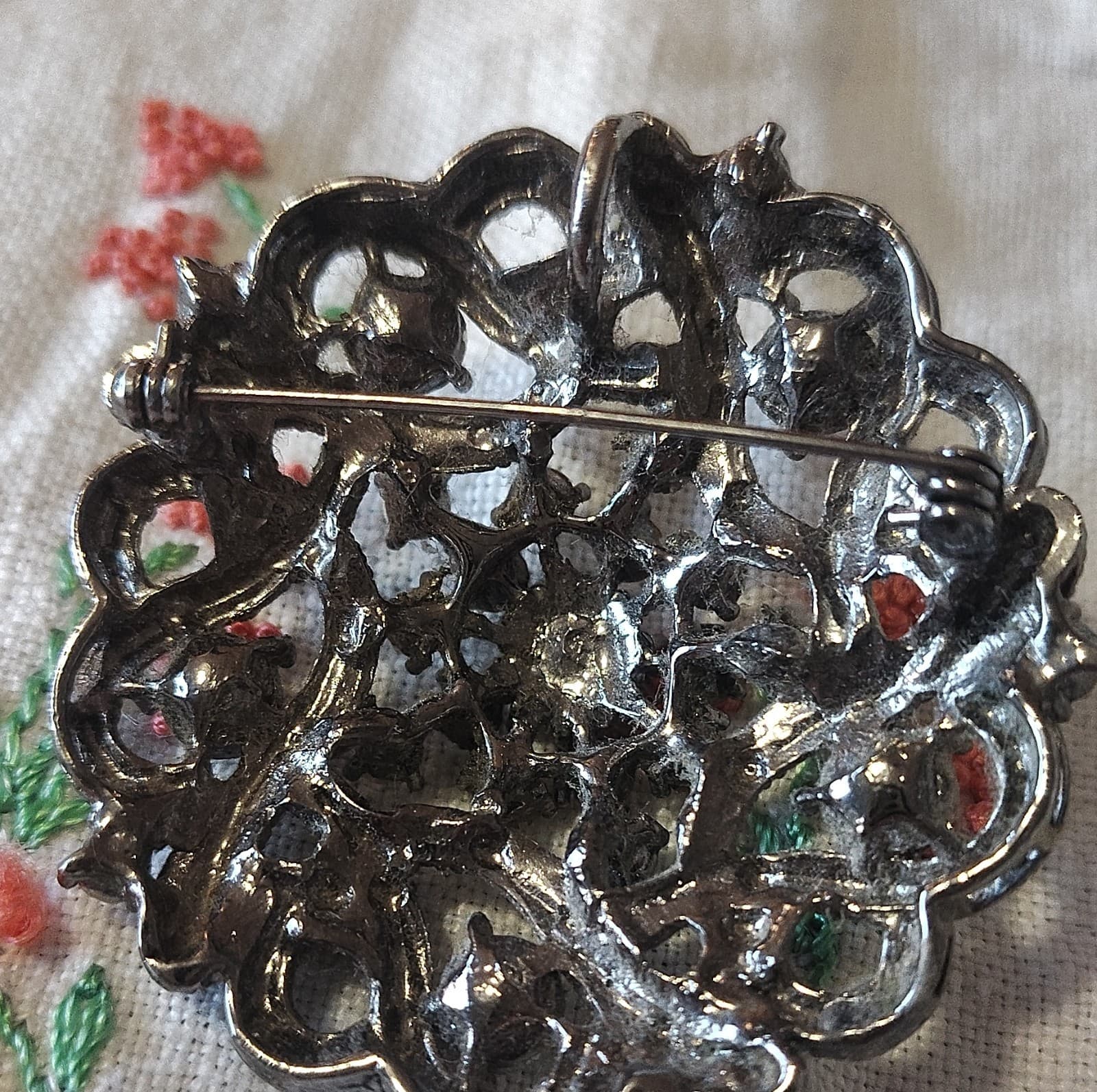 Vintage Silver Tone Rhinestone Cluster Brooch 2in Round Floral Fashion Pin - Thumbnail 4