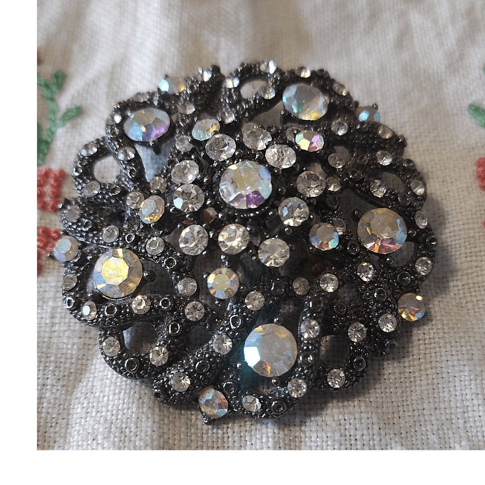 Vintage Silver Tone Rhinestone Cluster Brooch 2in Round Floral Fashion Pin