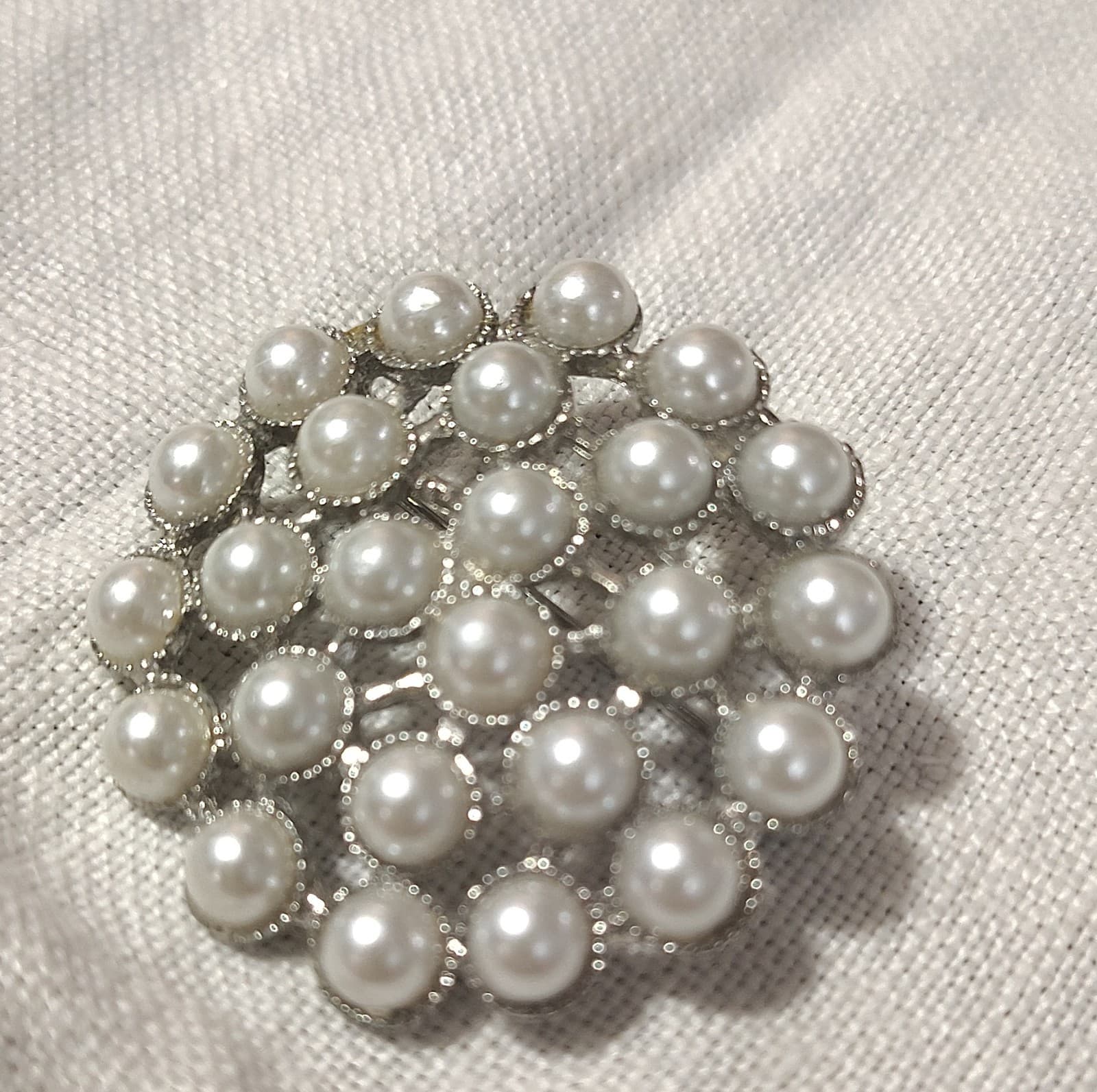 Vintage Silver Tone Pearl Cluster Brooch 1.5in Round Flower Fashion Pin - Thumbnail 3