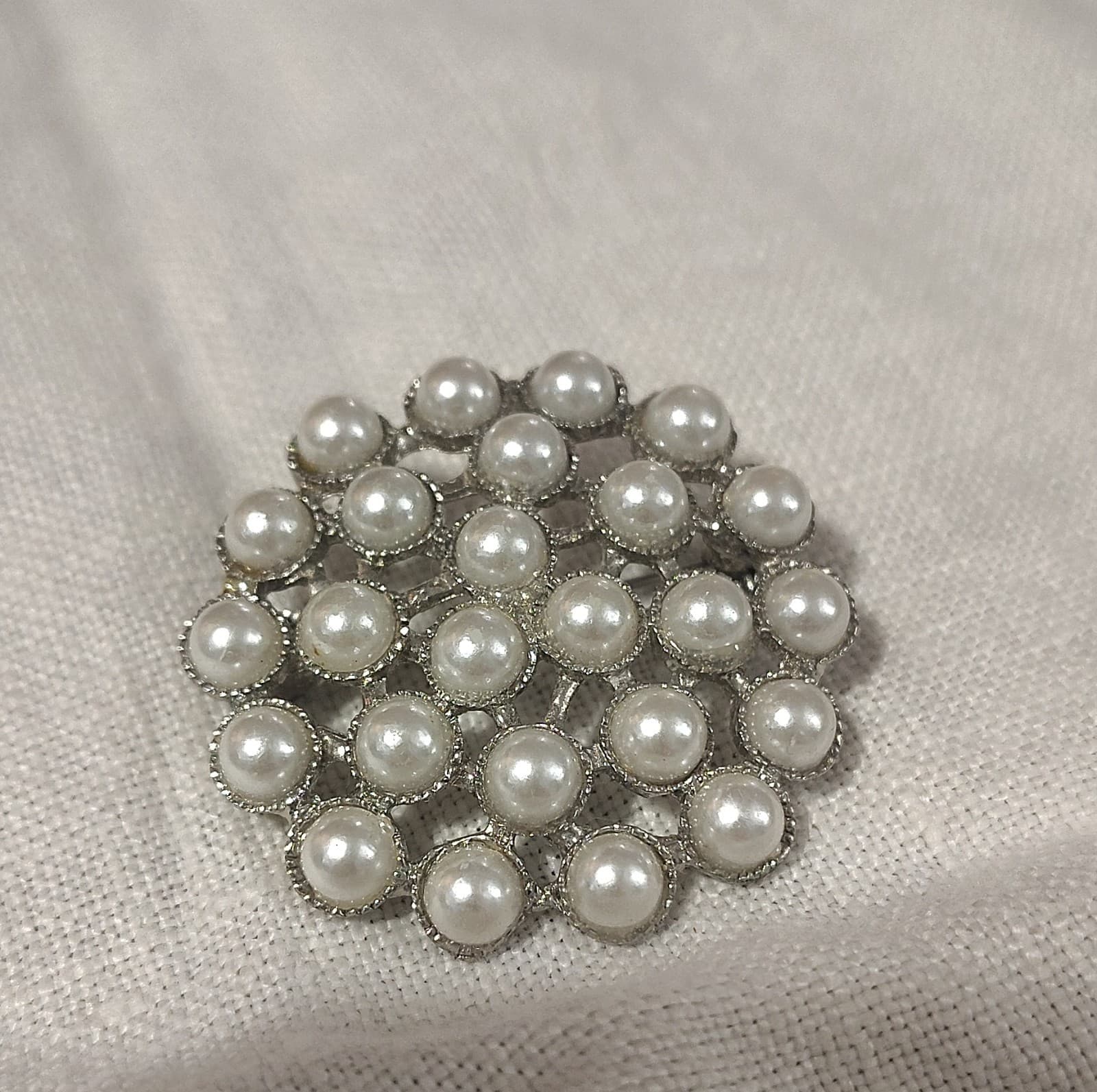 Vintage Silver Tone Pearl Cluster Brooch 1.5in Round Flower Fashion Pin - Thumbnail 4