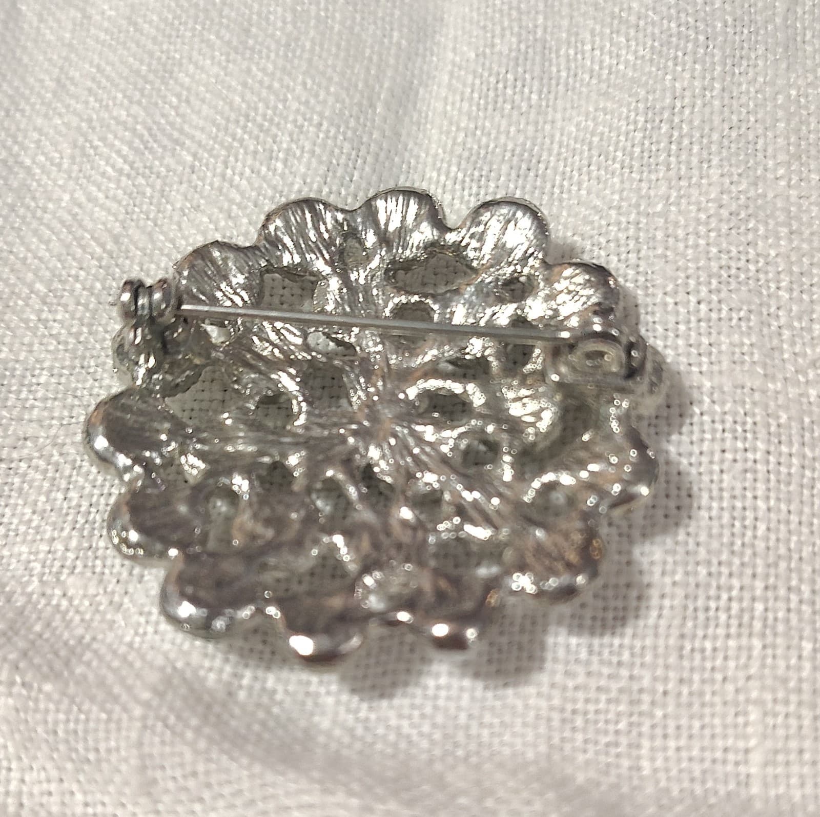 Vintage Silver Tone Pearl Cluster Brooch 1.5in Round Flower Fashion Pin - Thumbnail 6