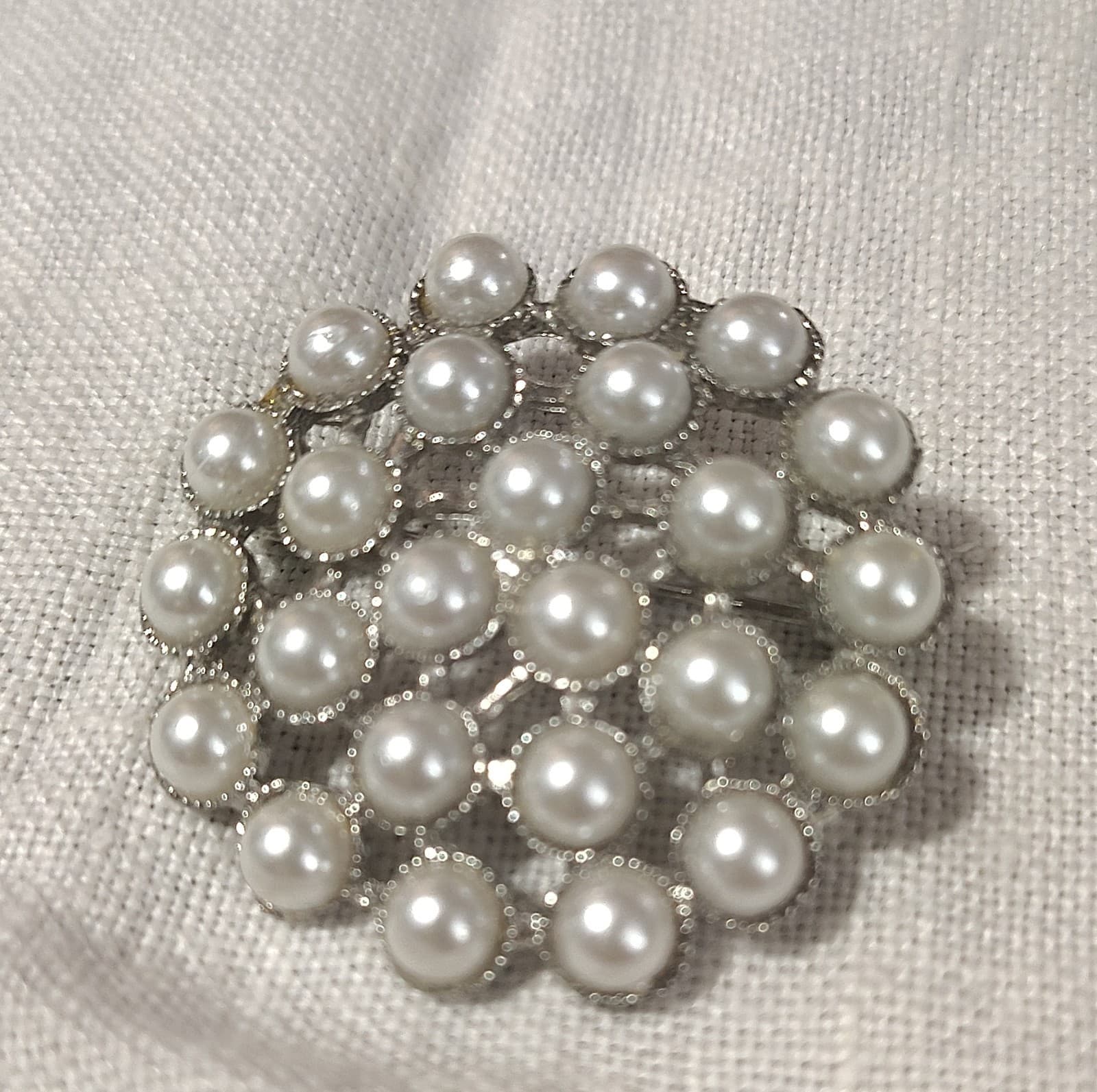 Vintage Silver Tone Pearl Cluster Brooch 1.5in Round Flower Fashion Pin - Thumbnail 5