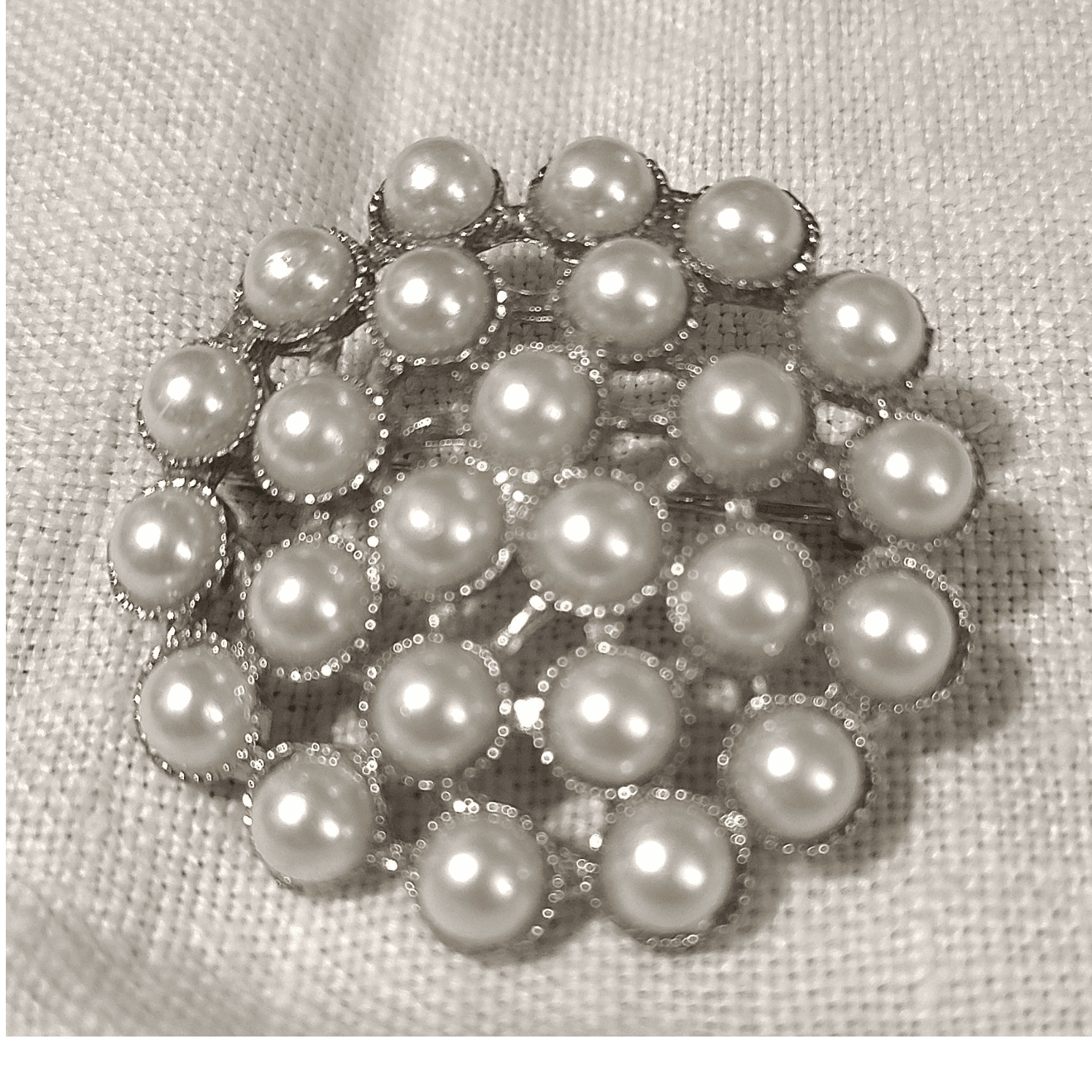Vintage Silver Tone Pearl Cluster Brooch 1.5in Round Flower Fashion Pin